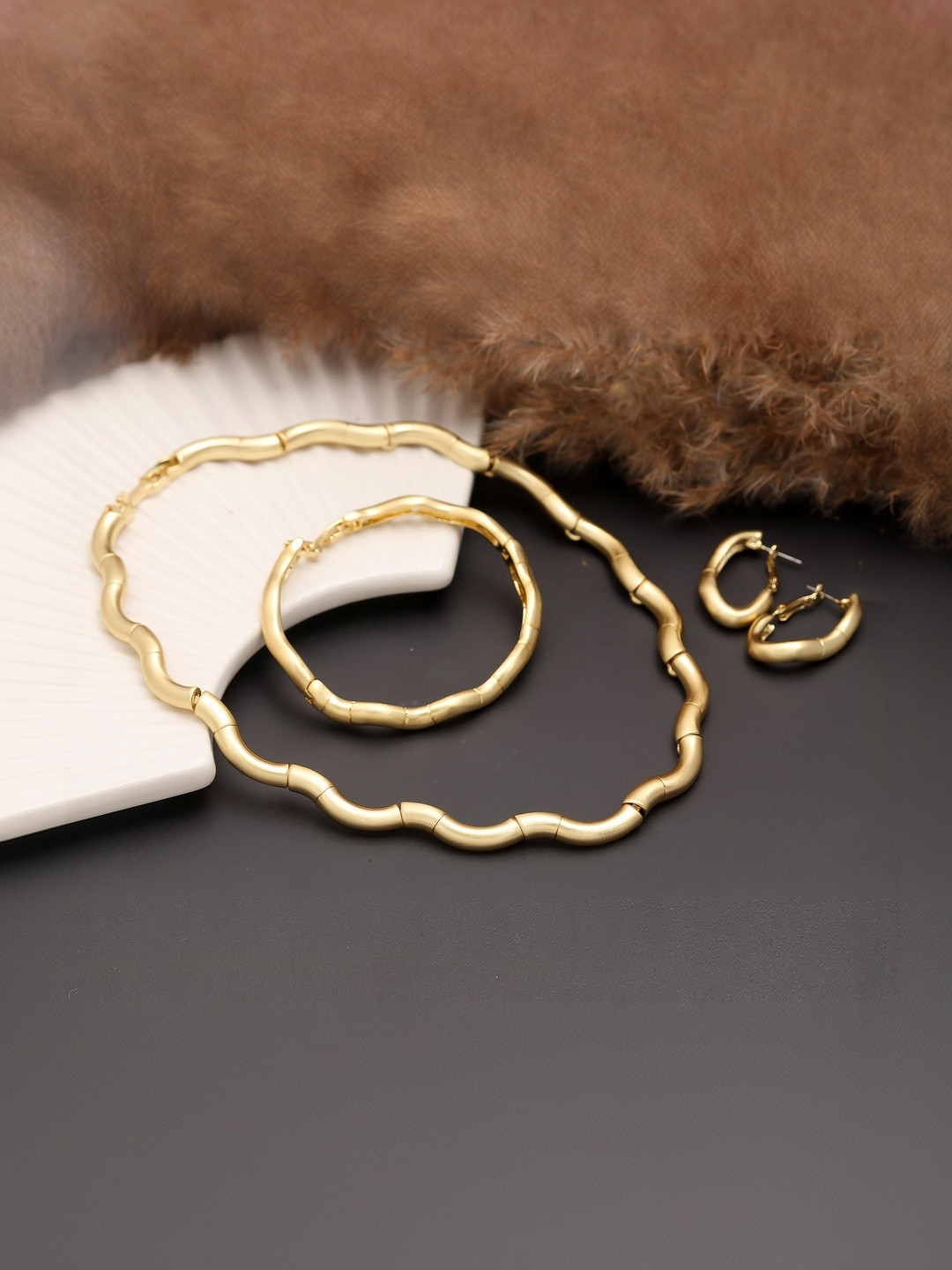 MAHTTAB Gold Plated Curved Detail Jewellery Set