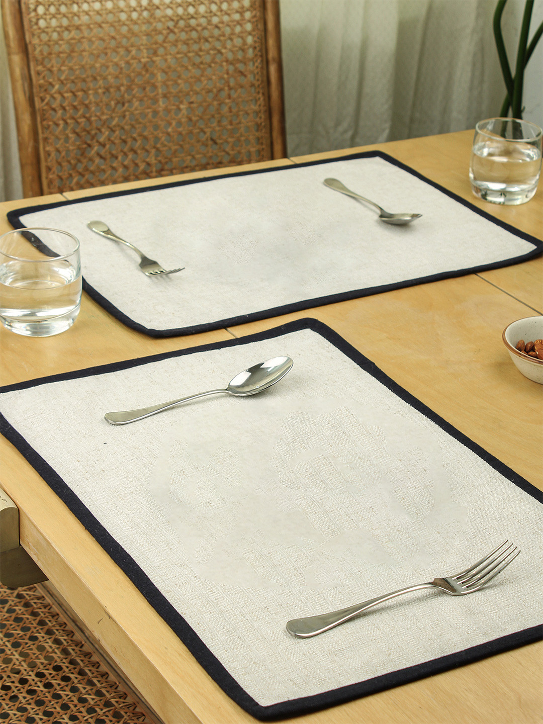 House This 2-Pcs Ivory & Black Textured Table Placemats