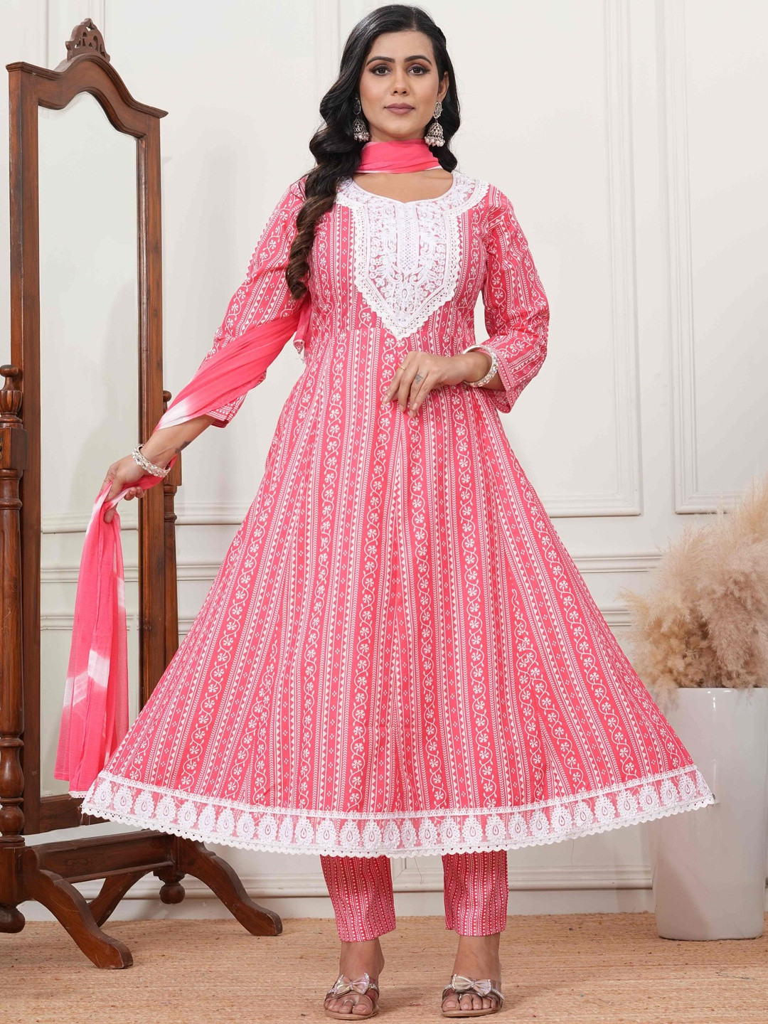 ROSHNI Women Ethnic Motifs Printed Panelled Thread Work Kurta with Trousers & Dupatta