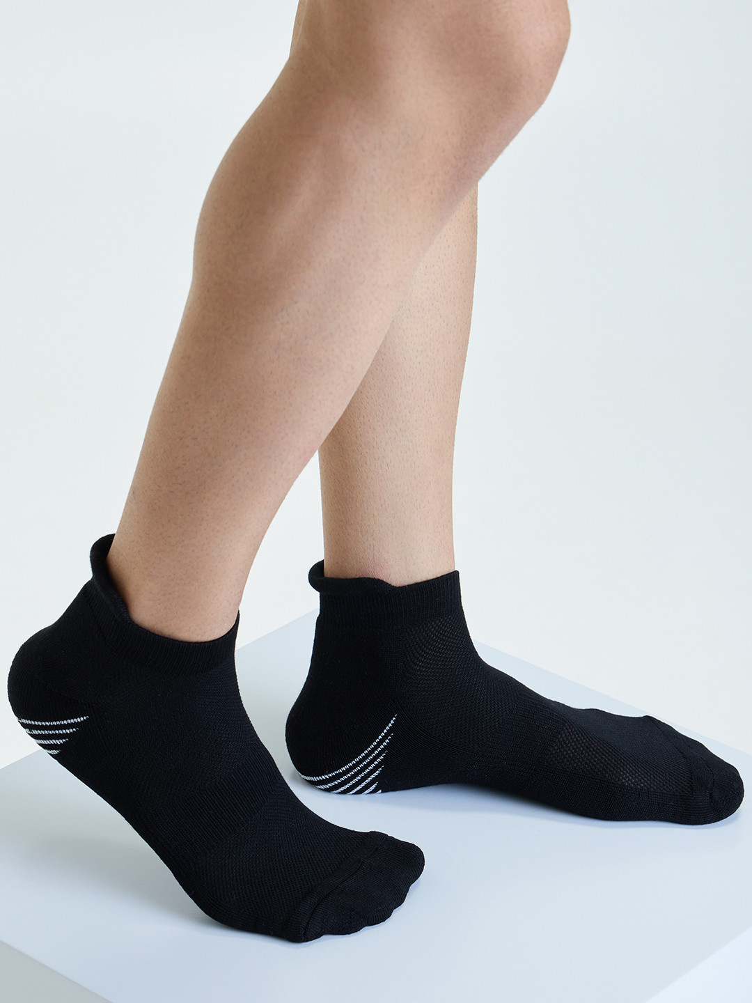 Mint & Oak Men Black Solid Pure Bamboo Cotton Socks
