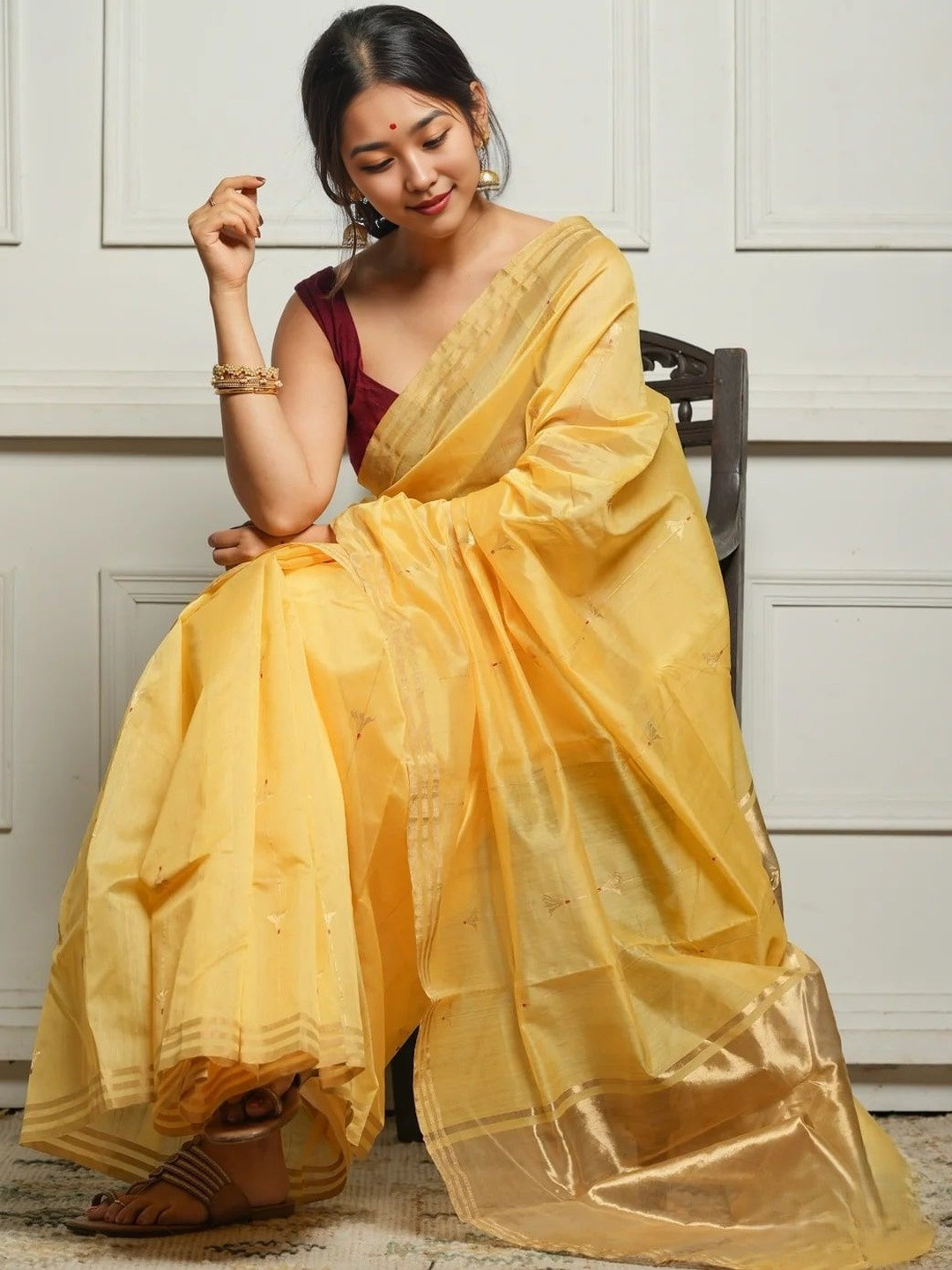 ZIKARAA Woven Design Zari Silk Cotton Handloom Saree