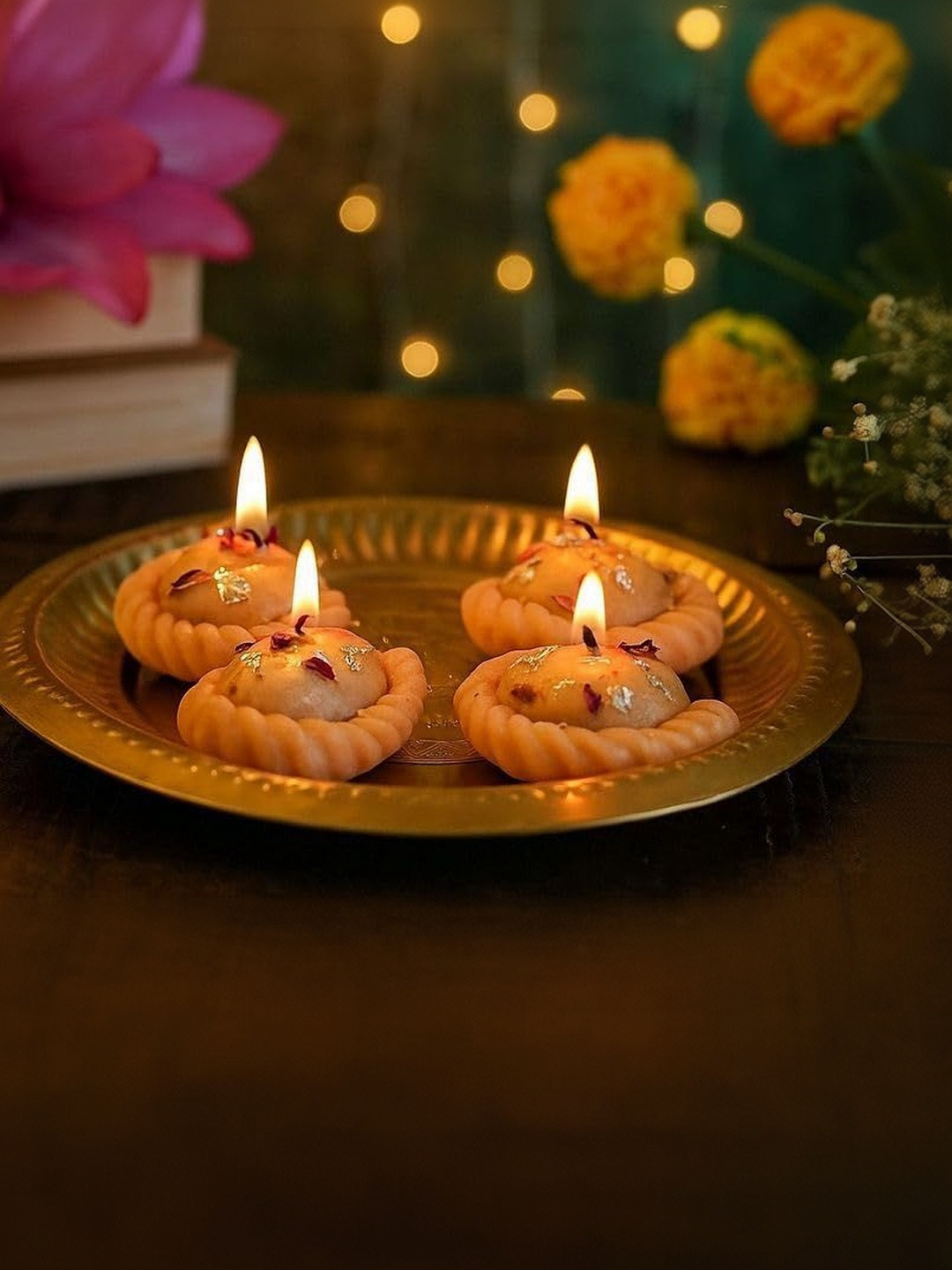 Dainty Little Shop Yellow & Cream-Coloured 4 pieces Core Candle