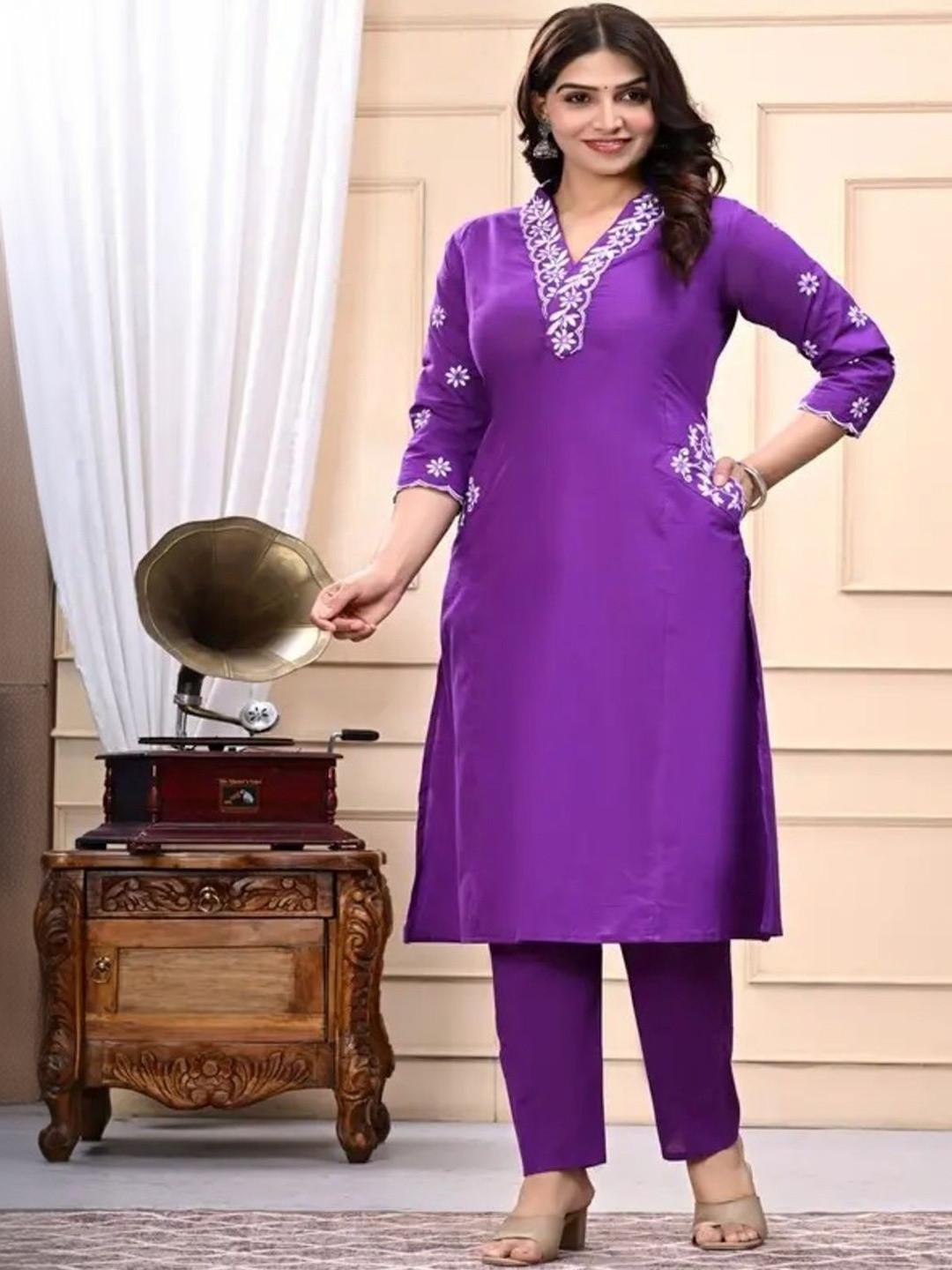 Drizzle Clicks Women Embroidered Regular Thread Work Kurta with Trousers