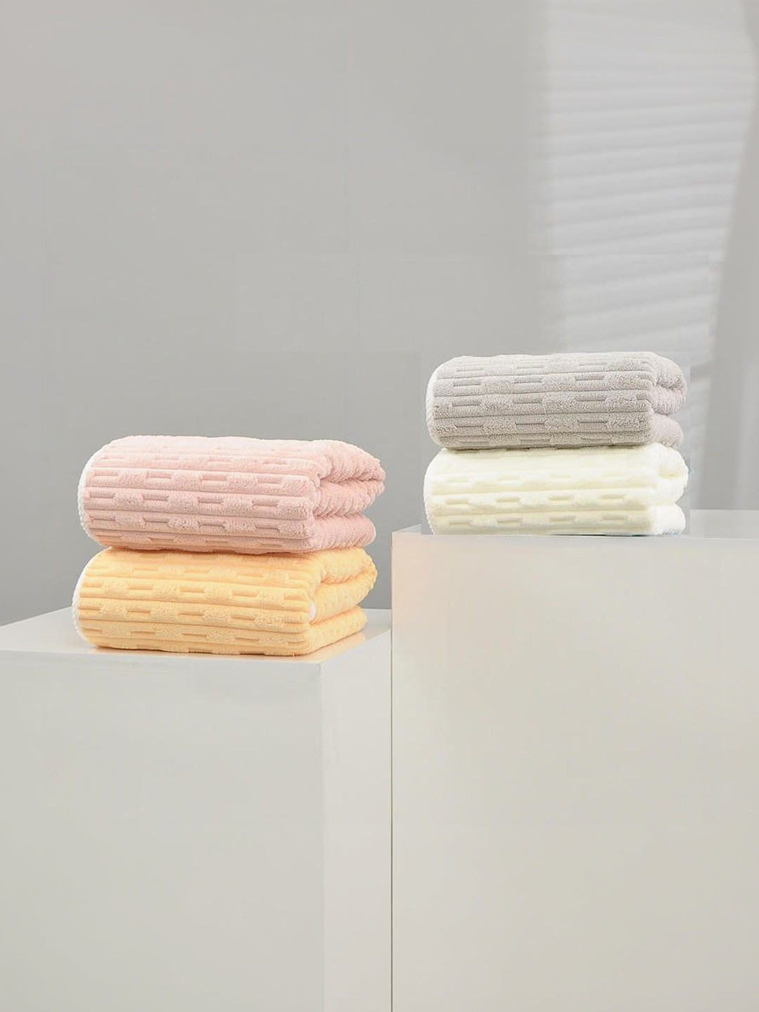 Reexplore Pack of 4 Pink & White Microfiber 350 GSM Hand Towels