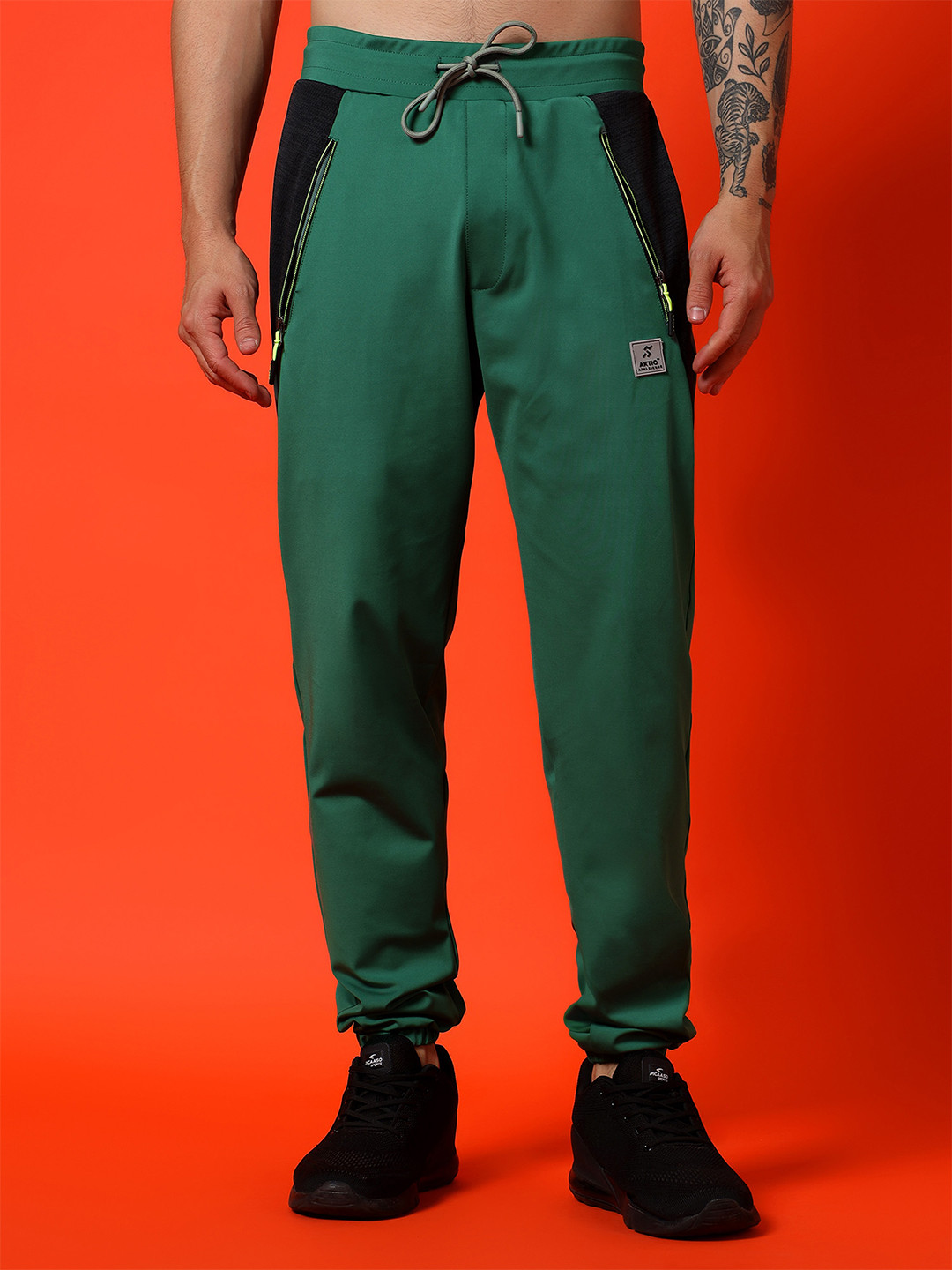 ALAKH HUB Men Color-Blocked Tapered-Fit 4-Way Joggers