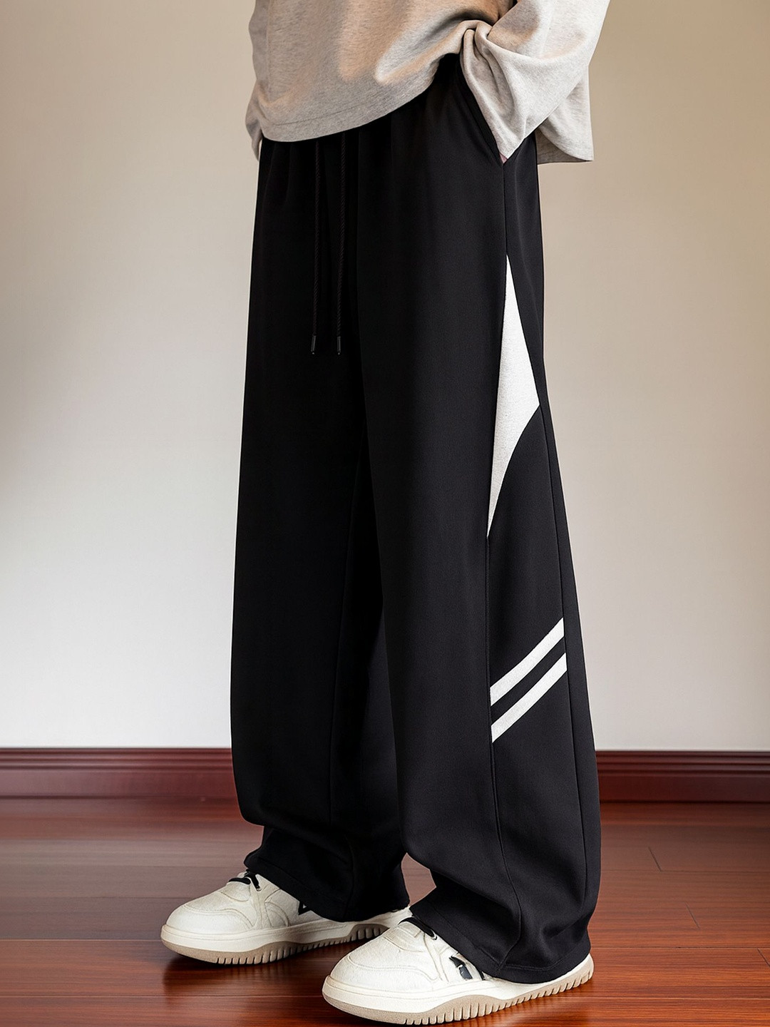 JUMPCUTS Men Color-Blocked Baggy-Fit Track Pants