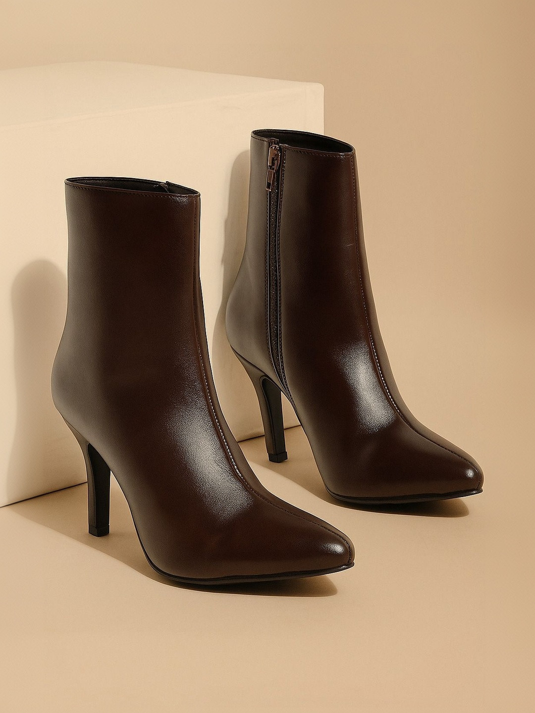 VALIOSAA Women Pointed Toe Winter Boots