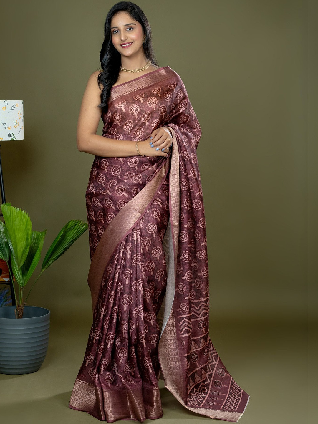 HELLA FASHIONS Ethnic Motifs Zari Art Silk Handloom Saree