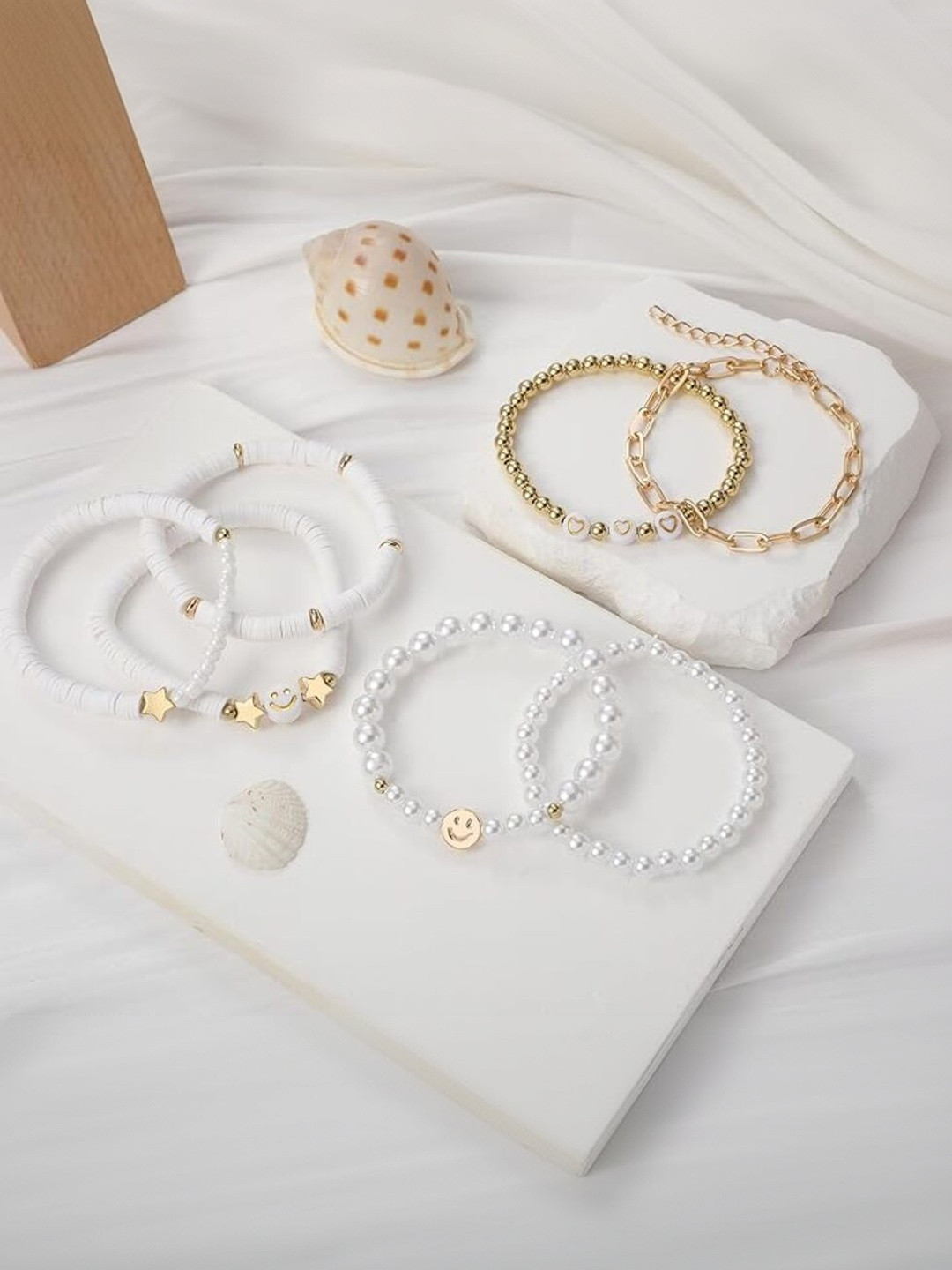 DressBerry Women 7 Pearls Charm Bracelet