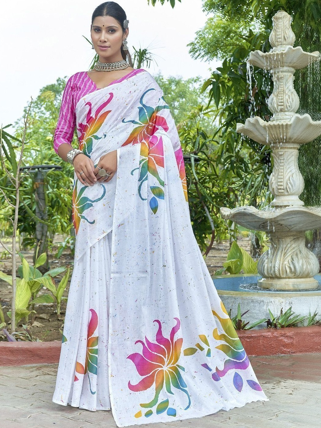 GEN Z TRENDS Floral Pure Cotton Saree