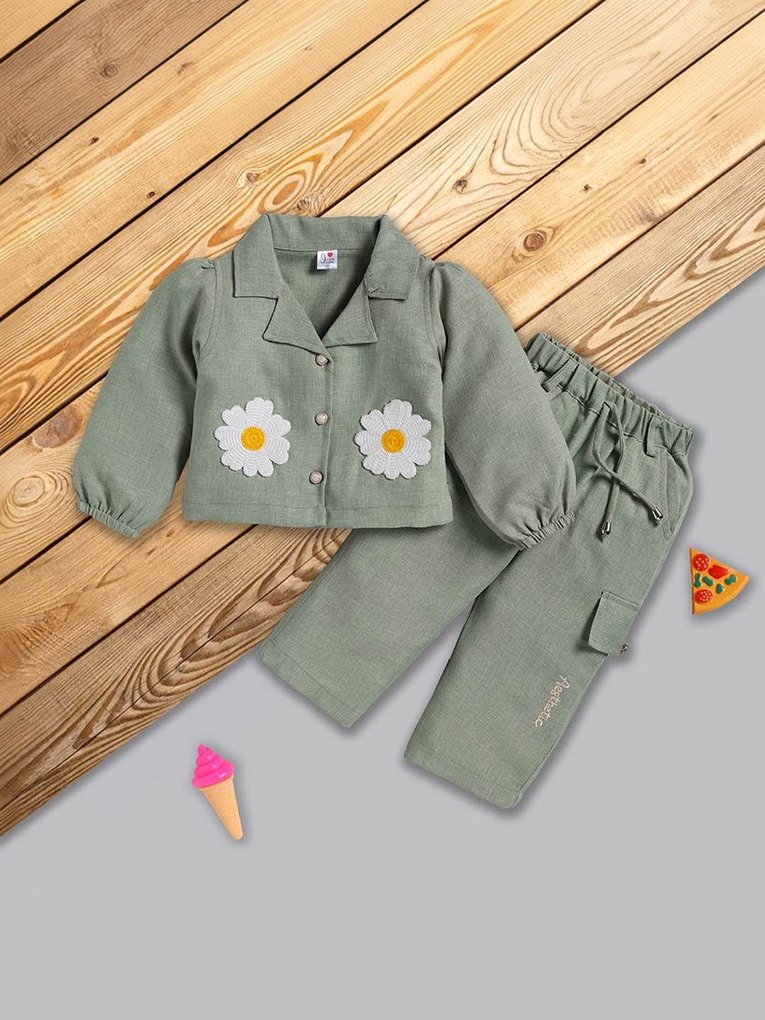 I LOVE MOM Girls Embellished T-shirt with Trousers