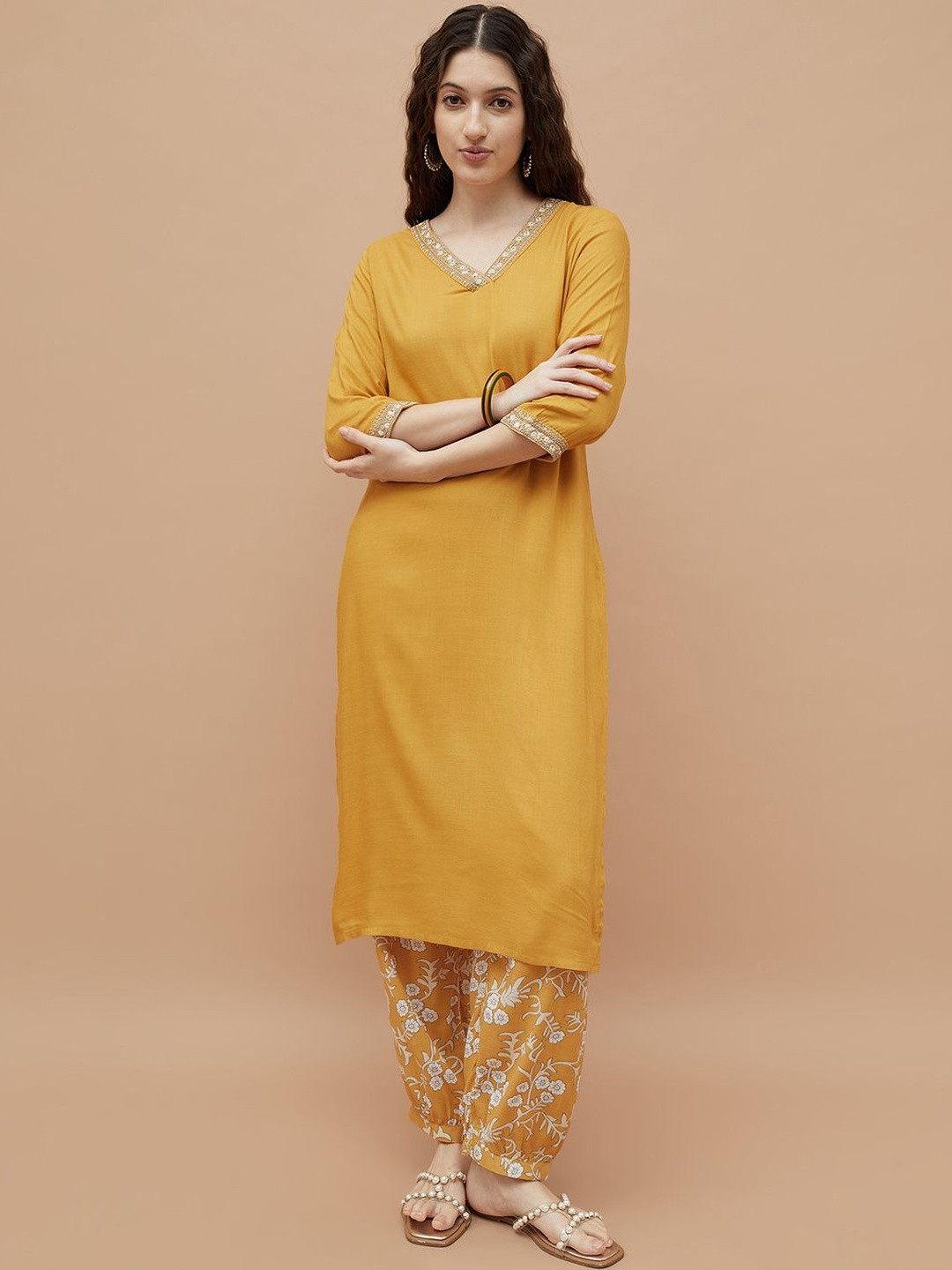 Melange by Lifestyle Women Floral Regular Thread Work Kurta with Harem Pants