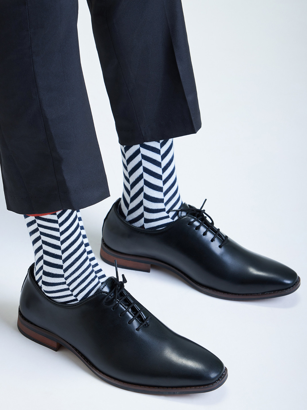 Mint & Oak Men Chevron-Patterned Anti-Odour Calf-Length Socks