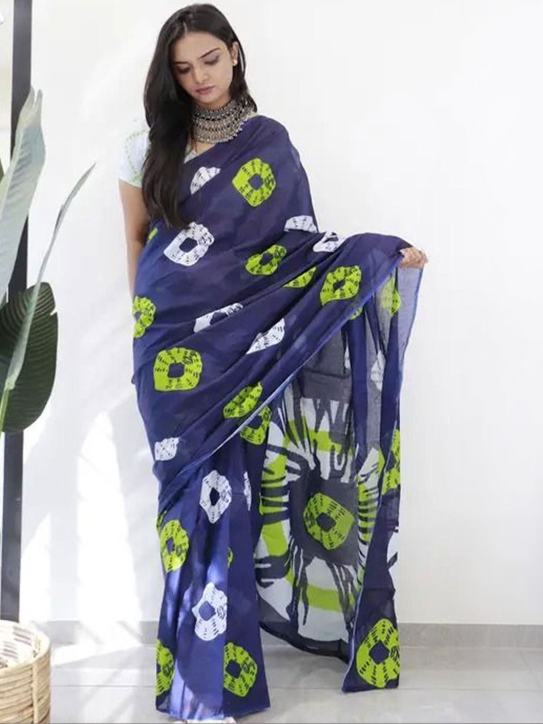 GEN Z TRENDS Tie and Dye Pure Cotton Saree