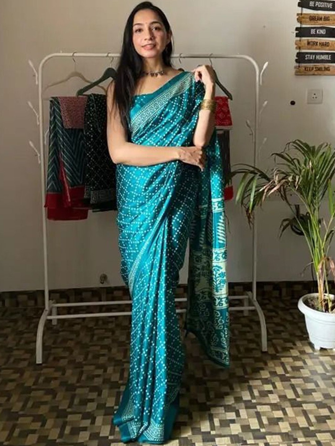 GEN Z TRENDS Bandhani Pure Cotton Saree