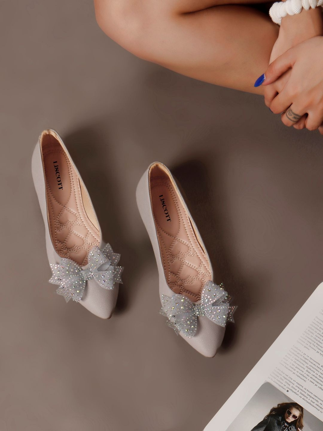 Liscott Women Pointed Toe Ballerinas With Bows