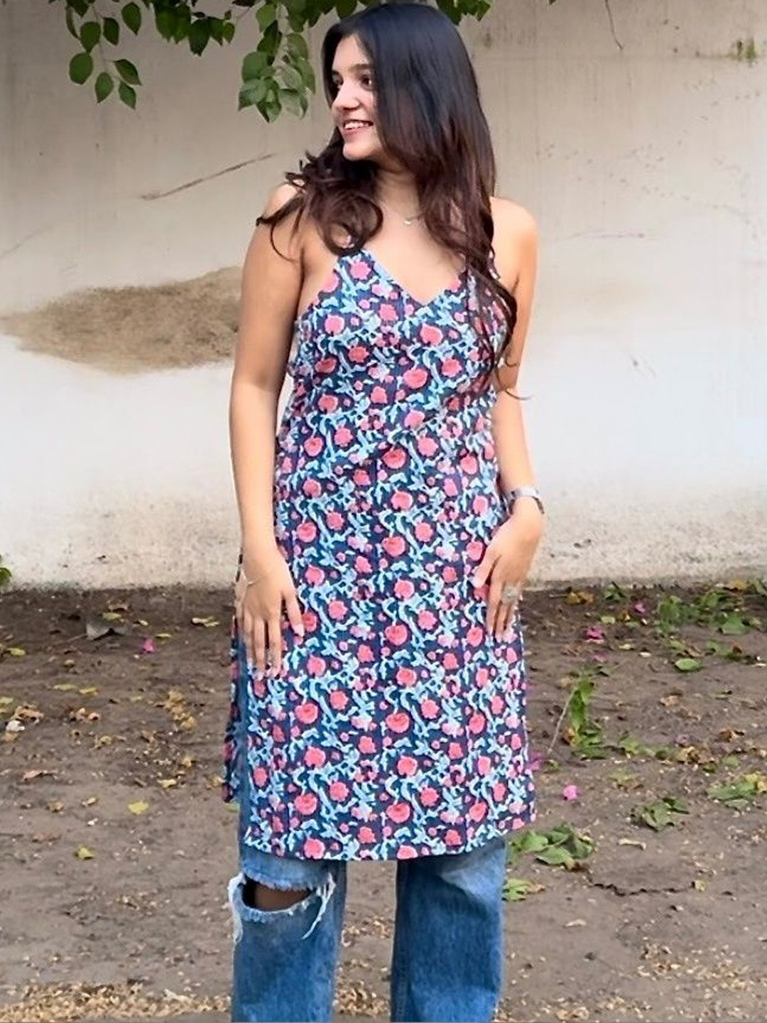 Avataraa Women Floral Printed Halter Neck Pure Cotton Katha Embroidered Backless Kurti