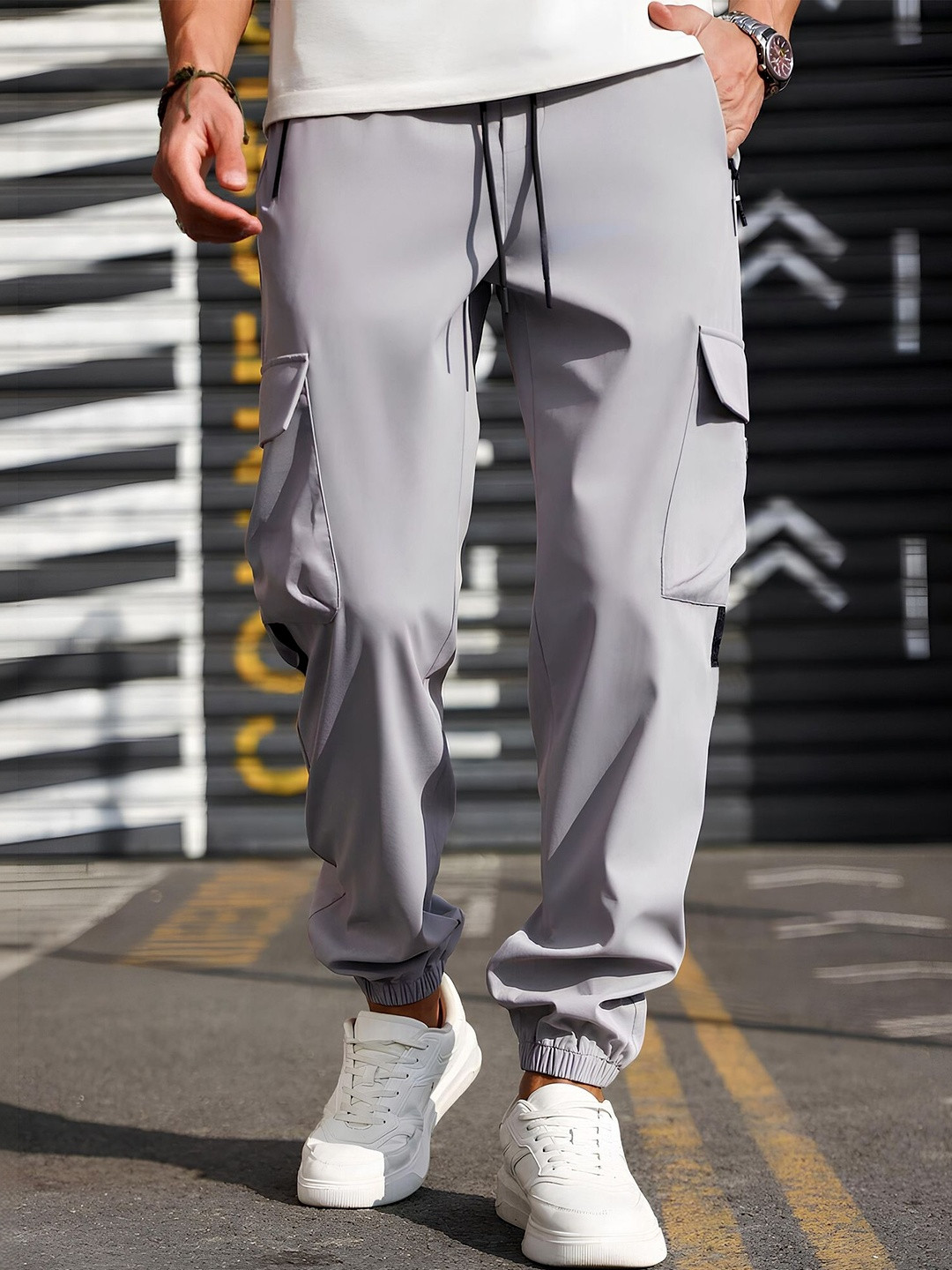 JUMPCUTS Men Baggy-Fit Mid-Rise Cargo Trousers