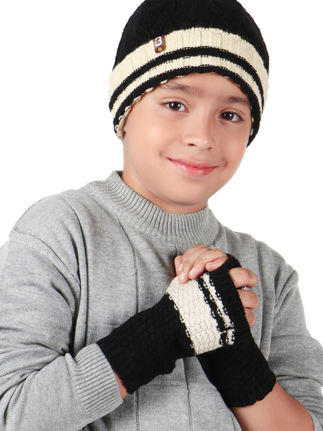 Bharatasya Kids Black & White Patterned Hand Gloves