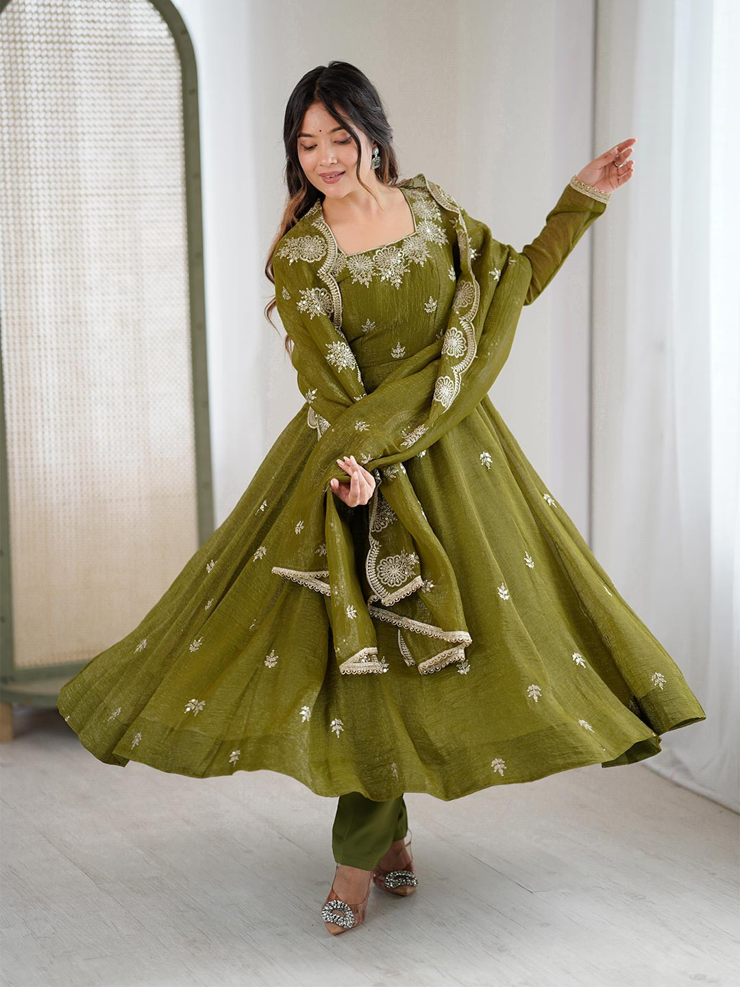 MAHI CREATION Floral Embroidered Sweetheart Neck Anarkali Kurta With Palazzos & Dupatta