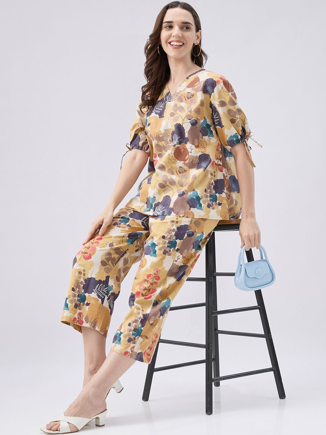 AV2 Printed Round Neck Top With Capris Co-Ords