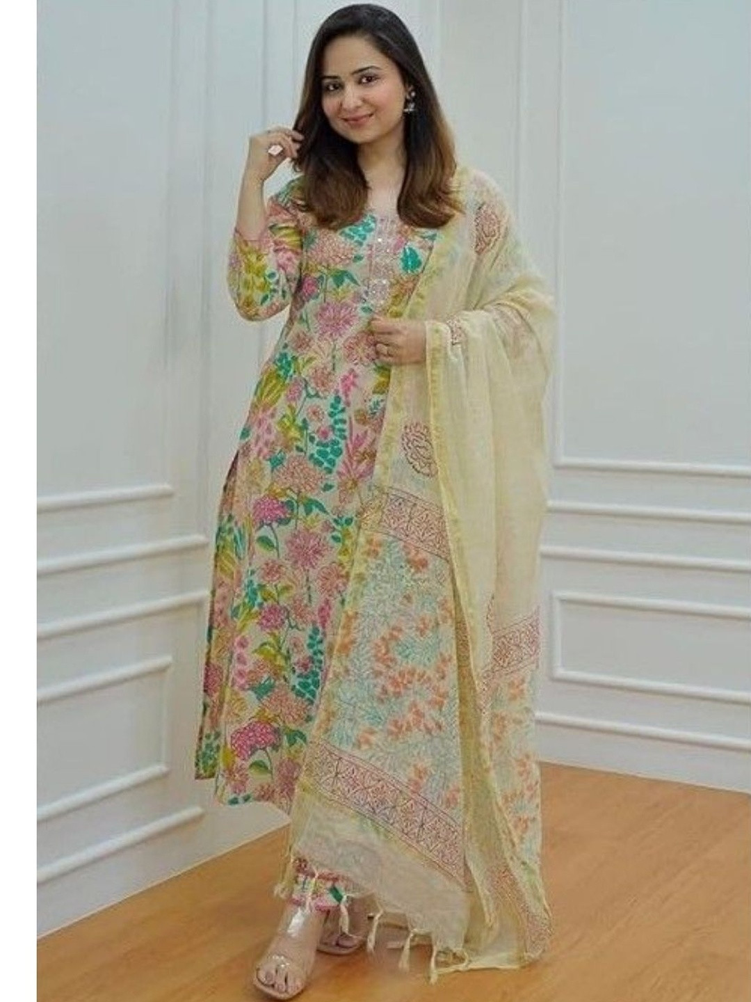 SSART Women Floral Printed Regular Mirror Work Kurta with Trousers & With Dupatta