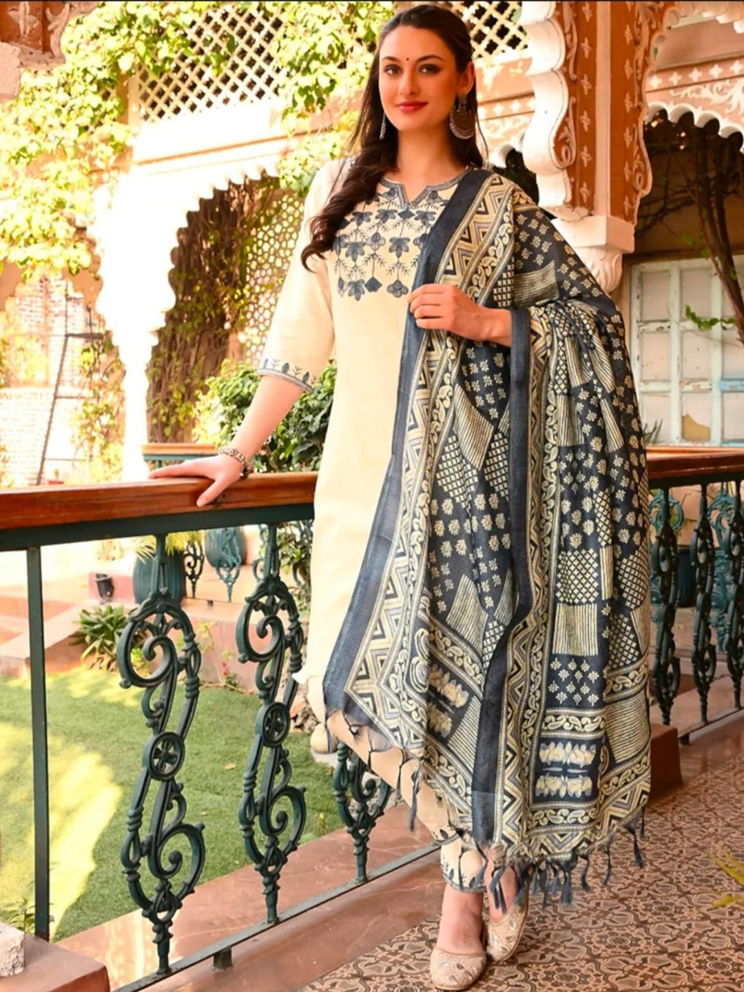 QUNEY Women Ethnic Motifs Embroidered Regular Thread Work Kurta with Trousers & With Dupatta
