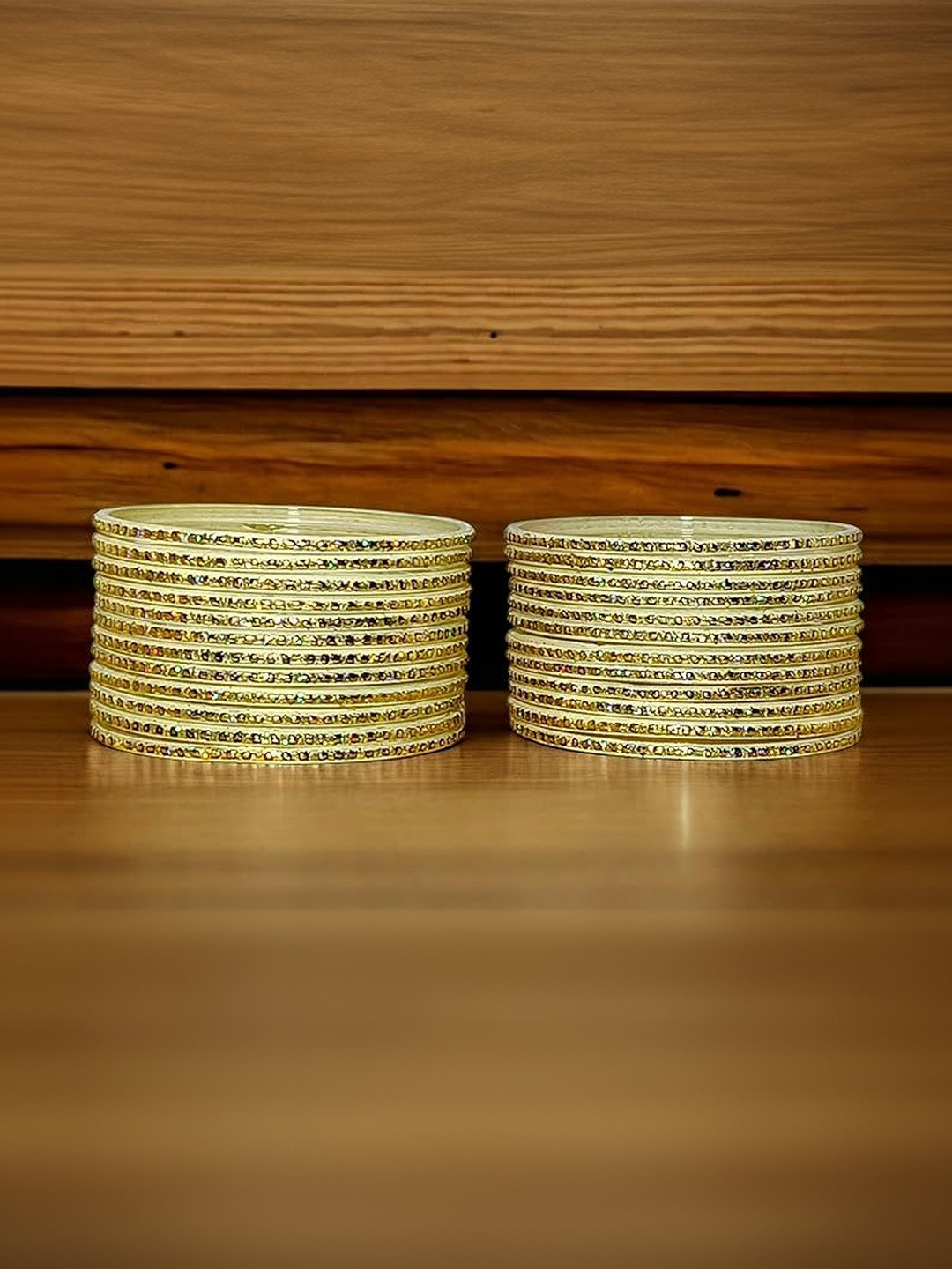 SD Star Cream Glass Artificial Stones & Beads Bangle