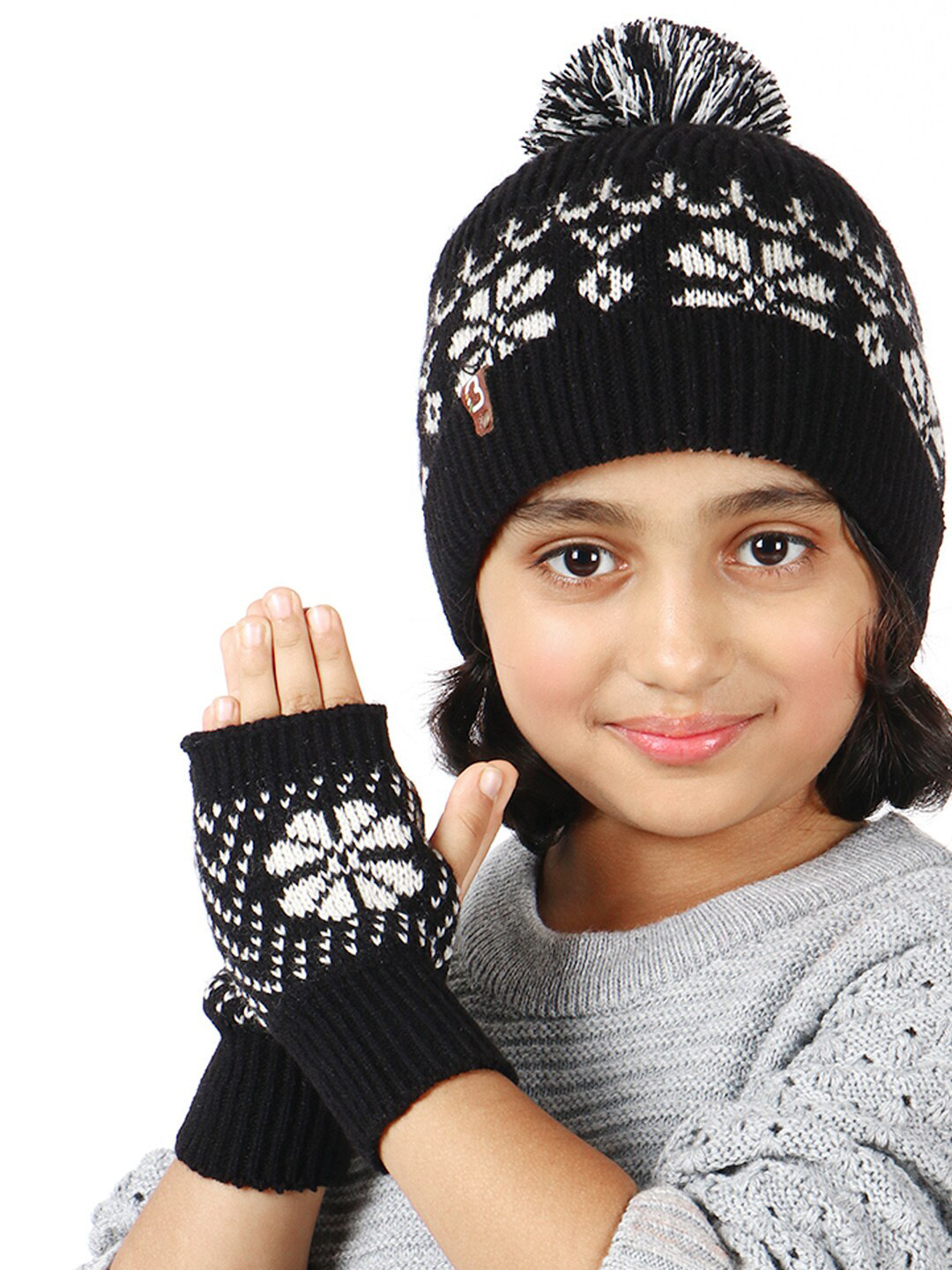 Bharatasya Kids Black & White Patterned Hand Gloves