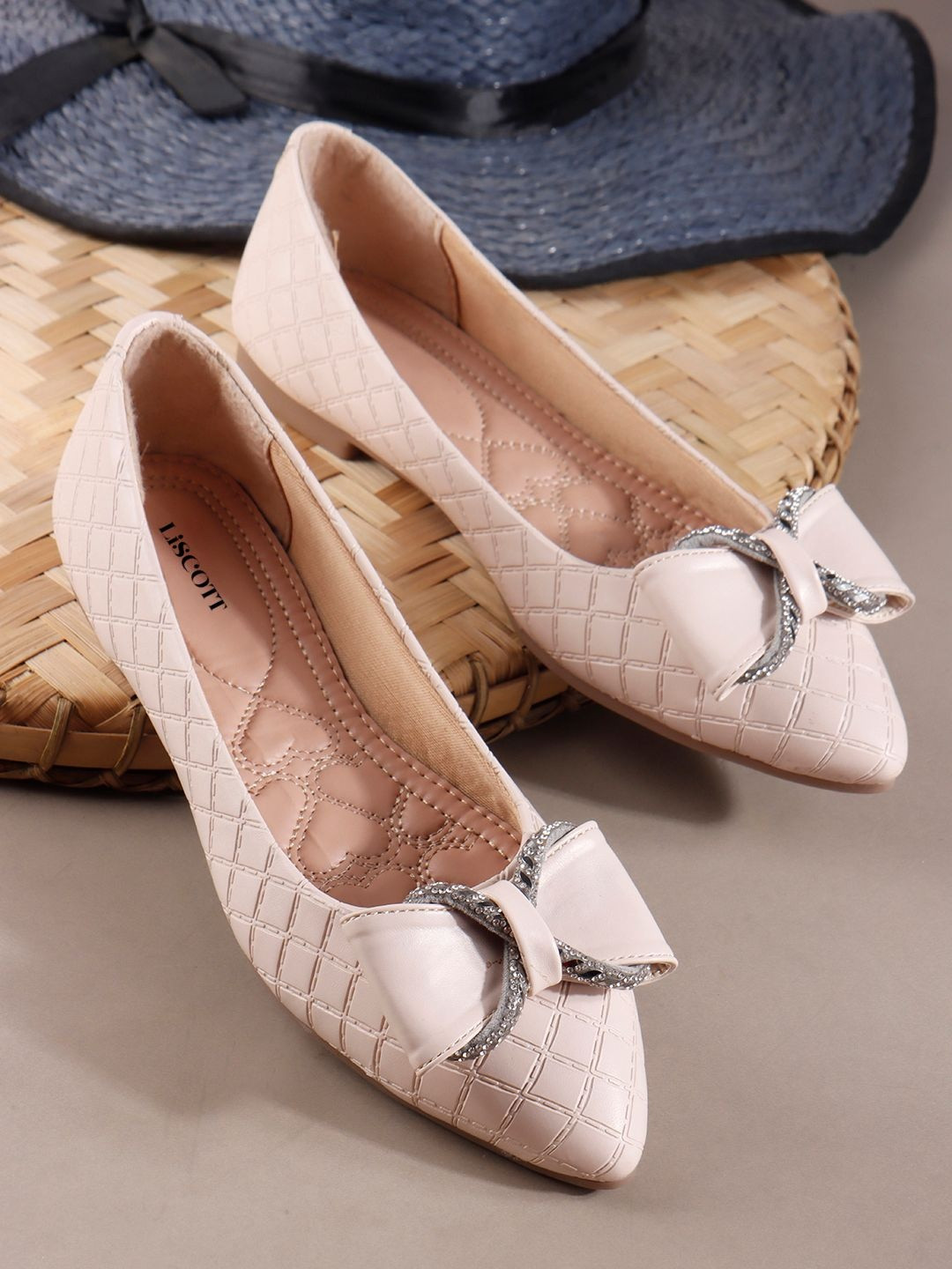 Liscott Women Textured Pointed Toe Ballerinas with Bows