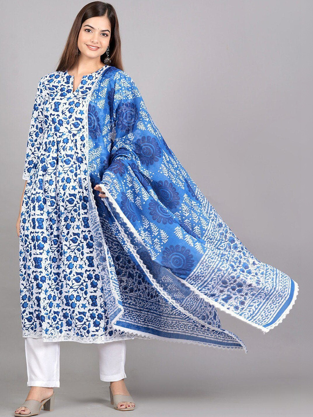 VS MALL Women Floral Printed Empire Kurta with Trousers & With Dupatta