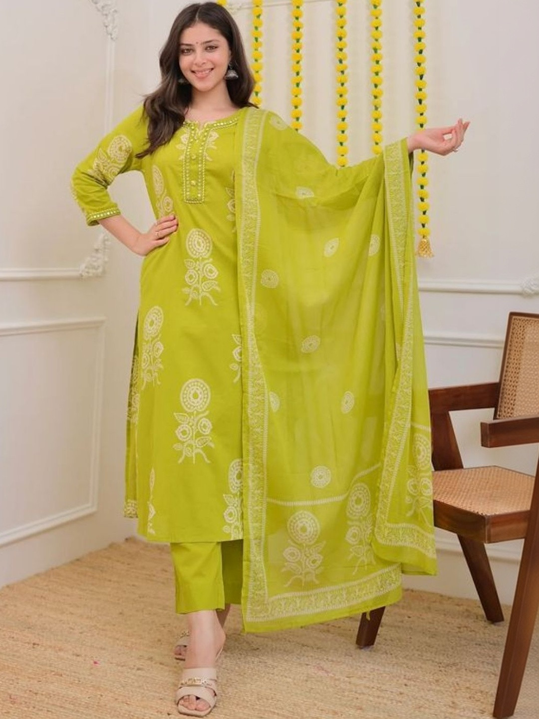 SSART Women Floral Printed Regular Mirror Work Kurta with Trousers & With Dupatta