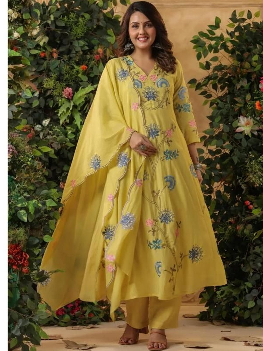 FAST FASHIONS Women Floral Embroidered Panelled Thread Work Kurta with Trousers & With Dupatta