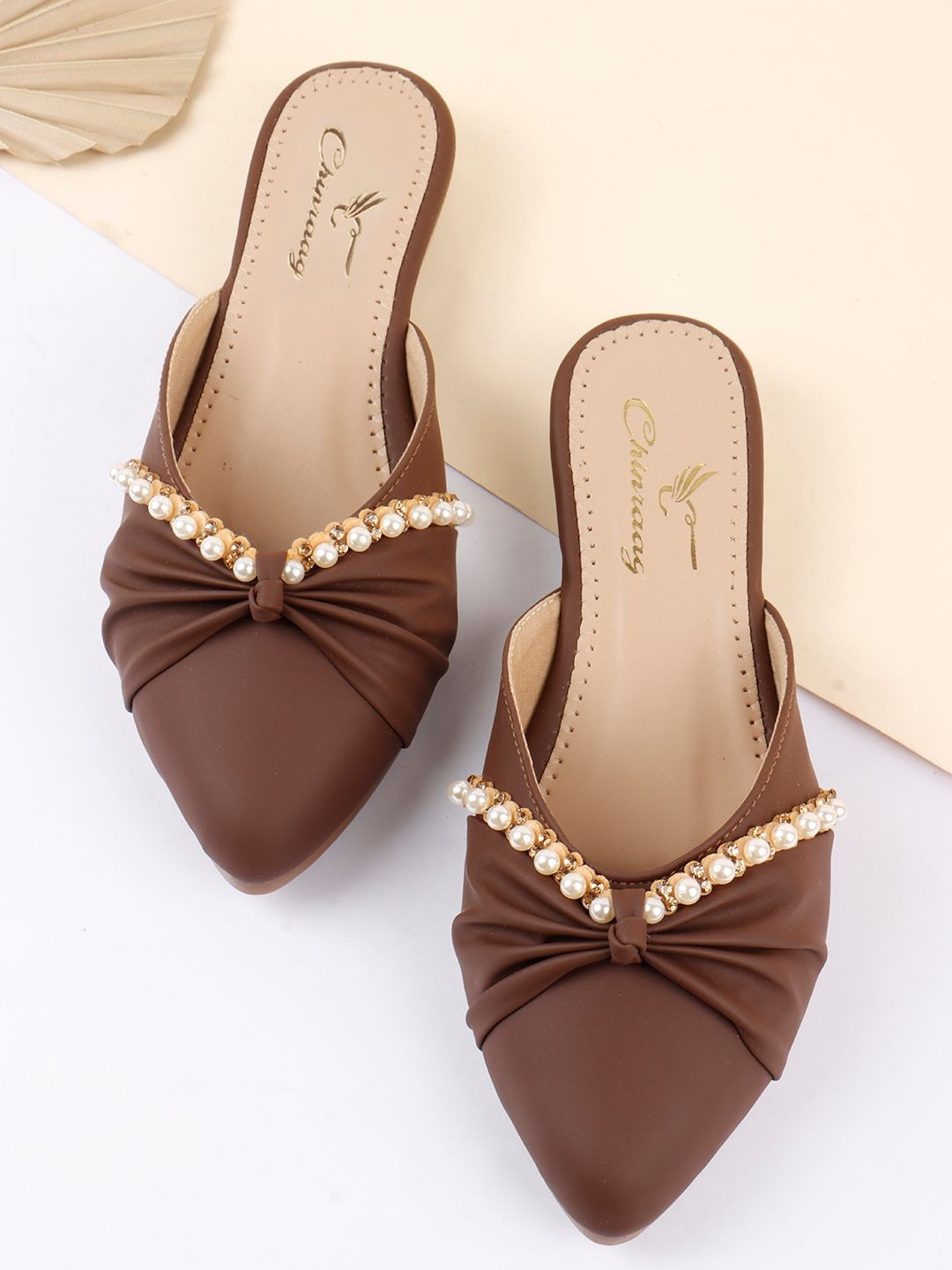 CHINRAAG Women Pointed Toe Mojaris Flats