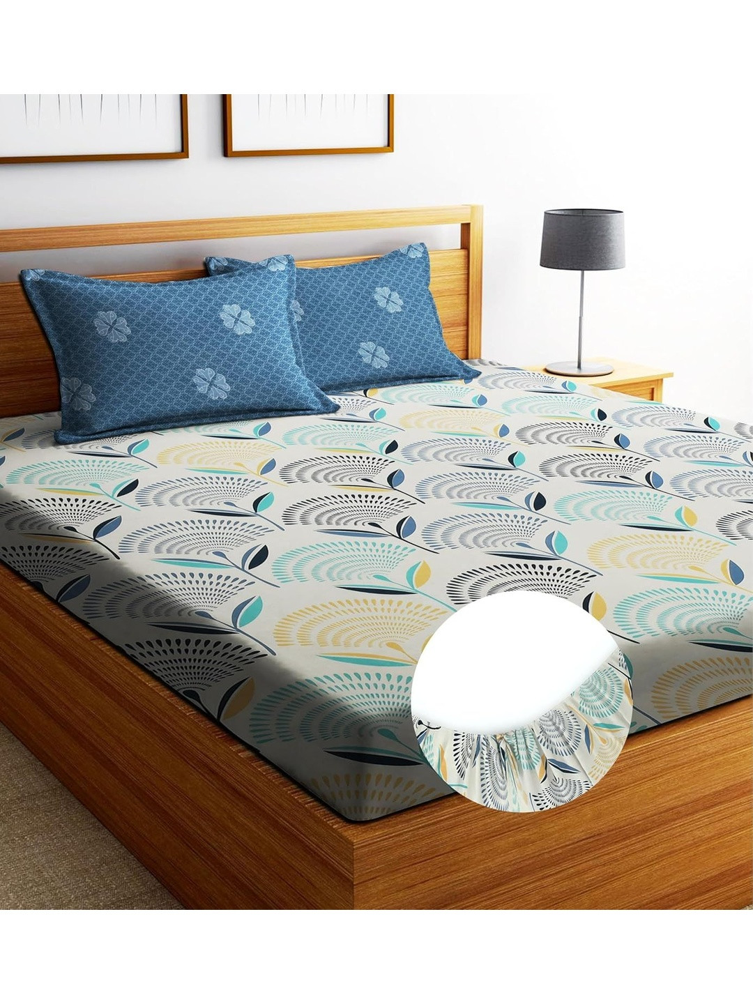 SHOMES Off White & Cream-Coloured Floral 220 TC King Bedsheet with 2 Pillow Covers