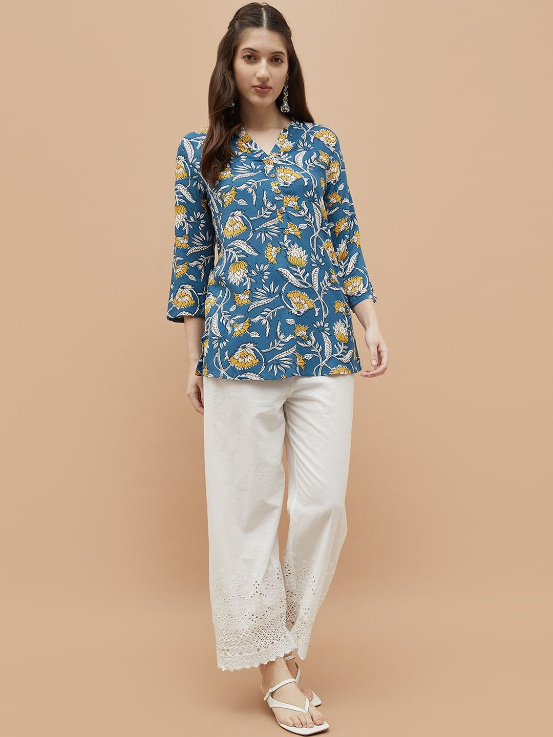Melange by Lifestyle Women Floral Printed Mandarin Collar Straight Kurti