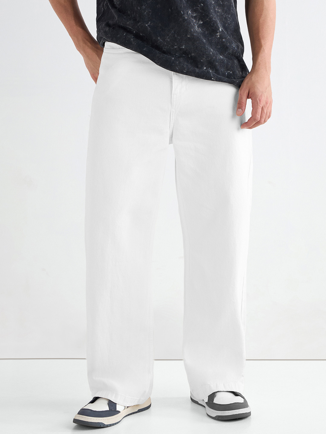 Bewakoof Men's White Baggy Mid-Rise Jeans