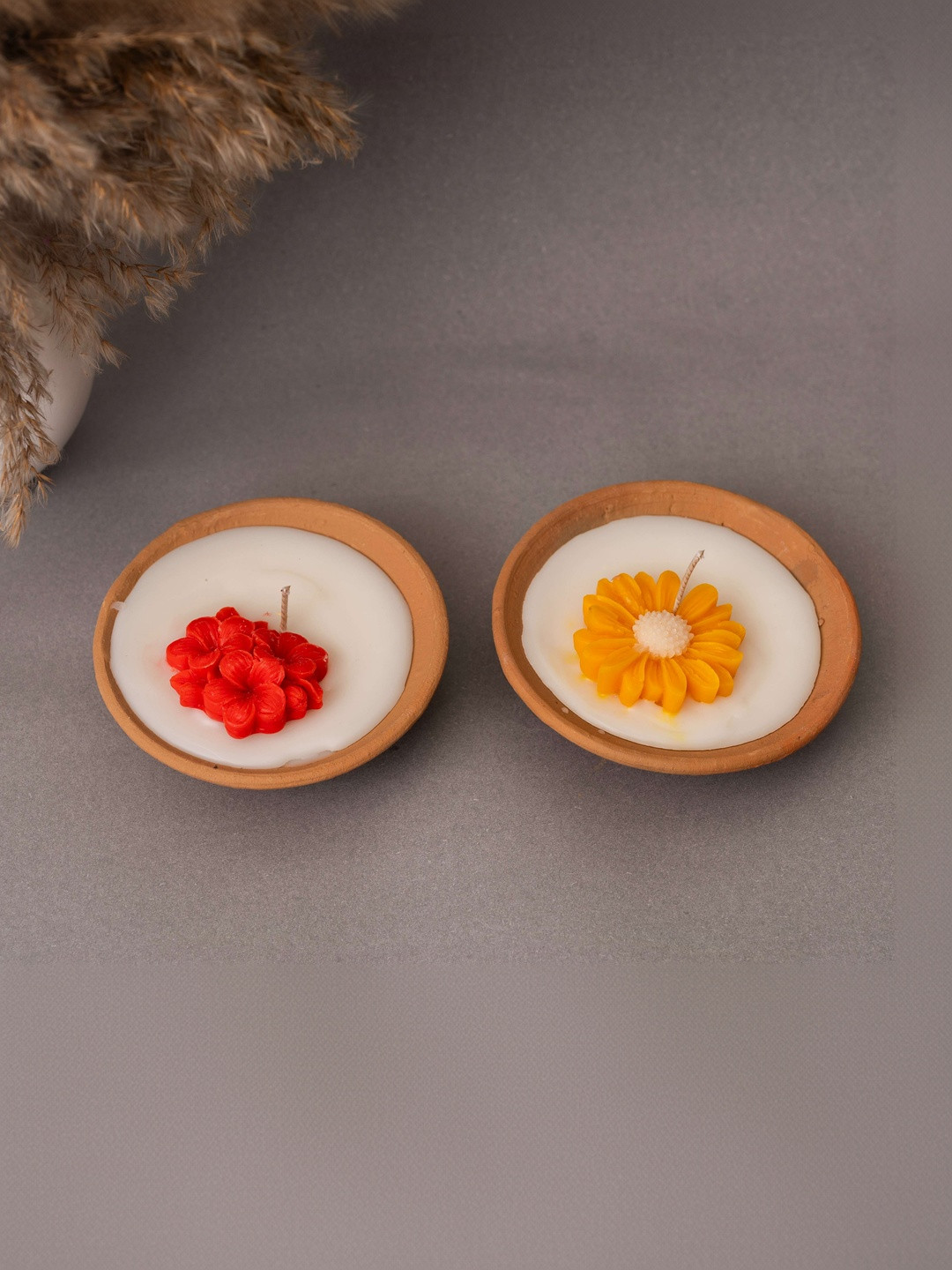 gabrunaari Blossom Glow Set Of 2 White & Red Terracotta Flower Candle