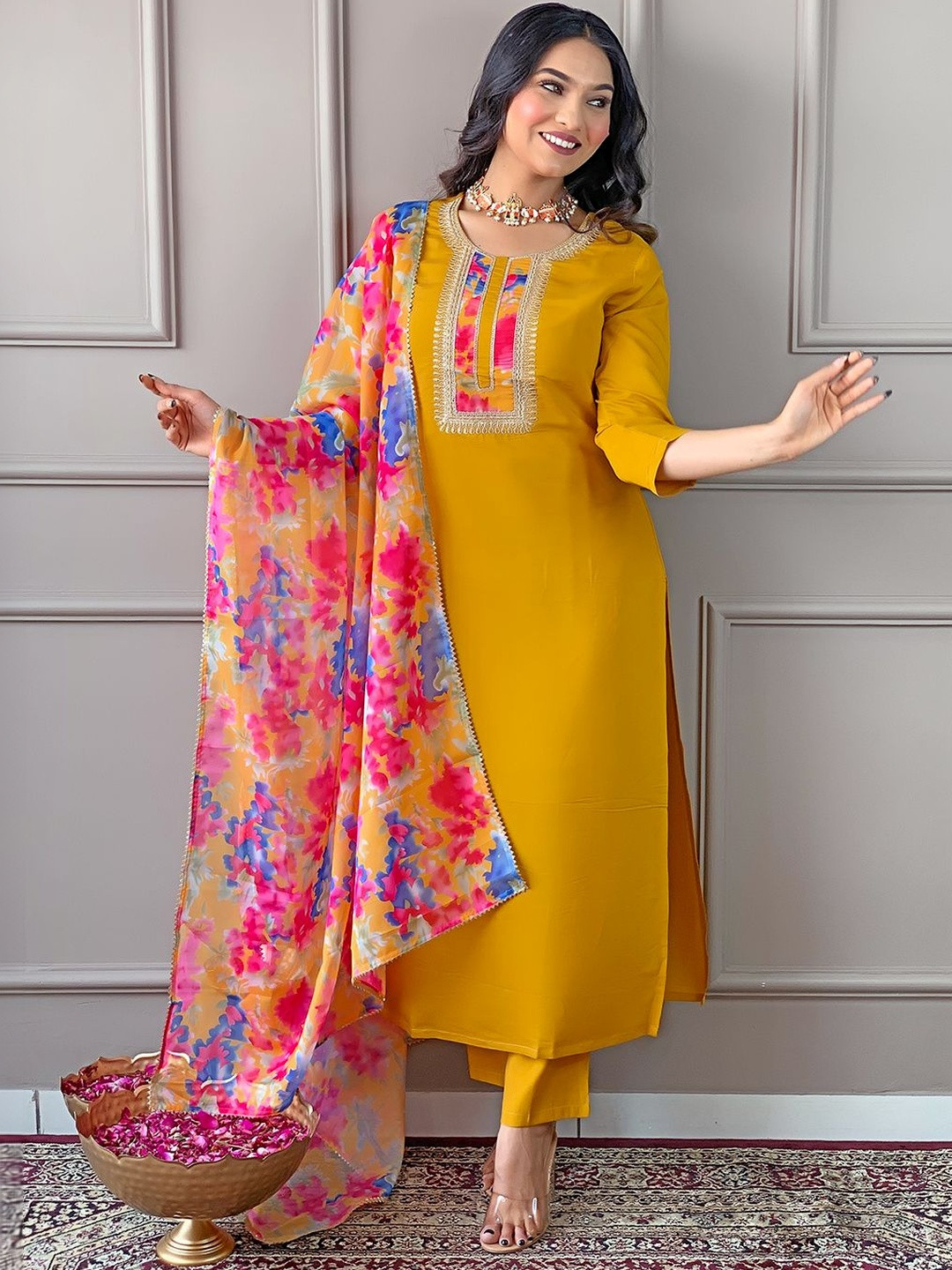 SDK FASHION Women Floral Regular Thread Work Kurta with Trousers & With Dupatta