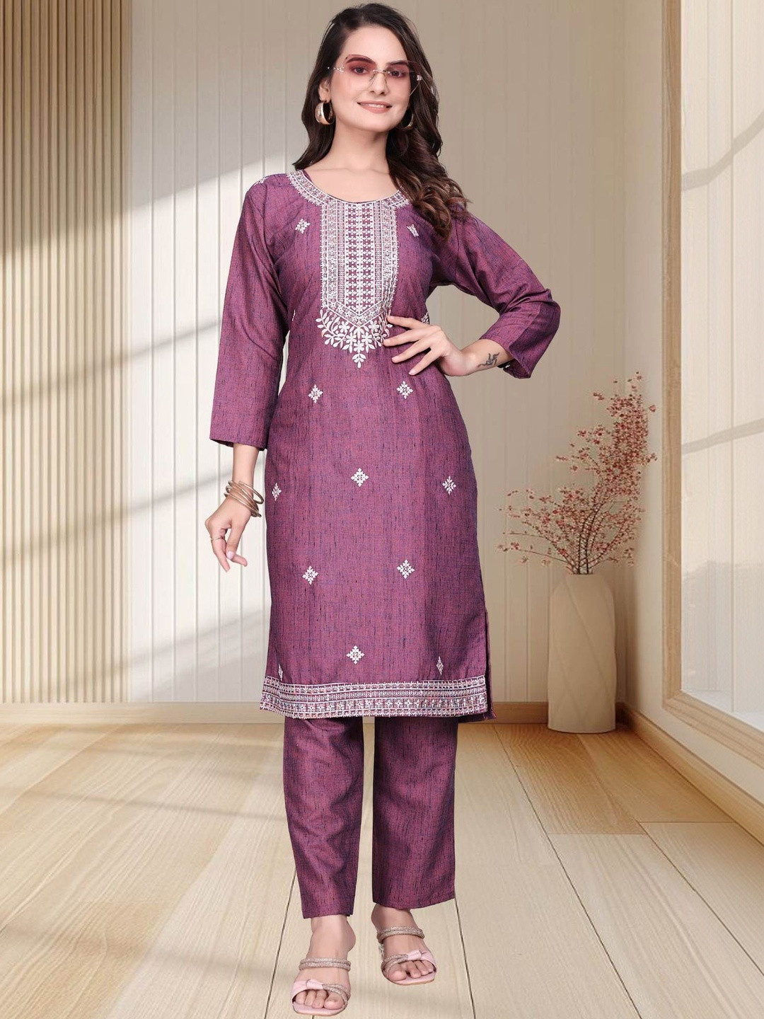 PALSANA Women Ethnic Motifs Embroidered Regular Thread Work Kurta with Trousers