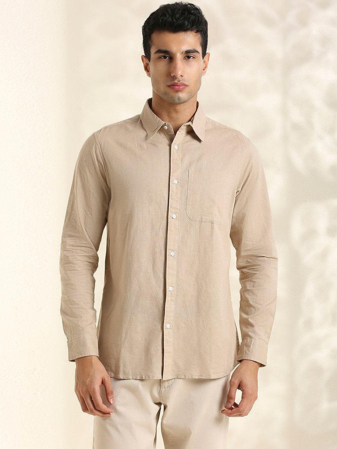 NEON CHILLIE Men Solid Spread Collar Regular Fit Smart Casual Shirt