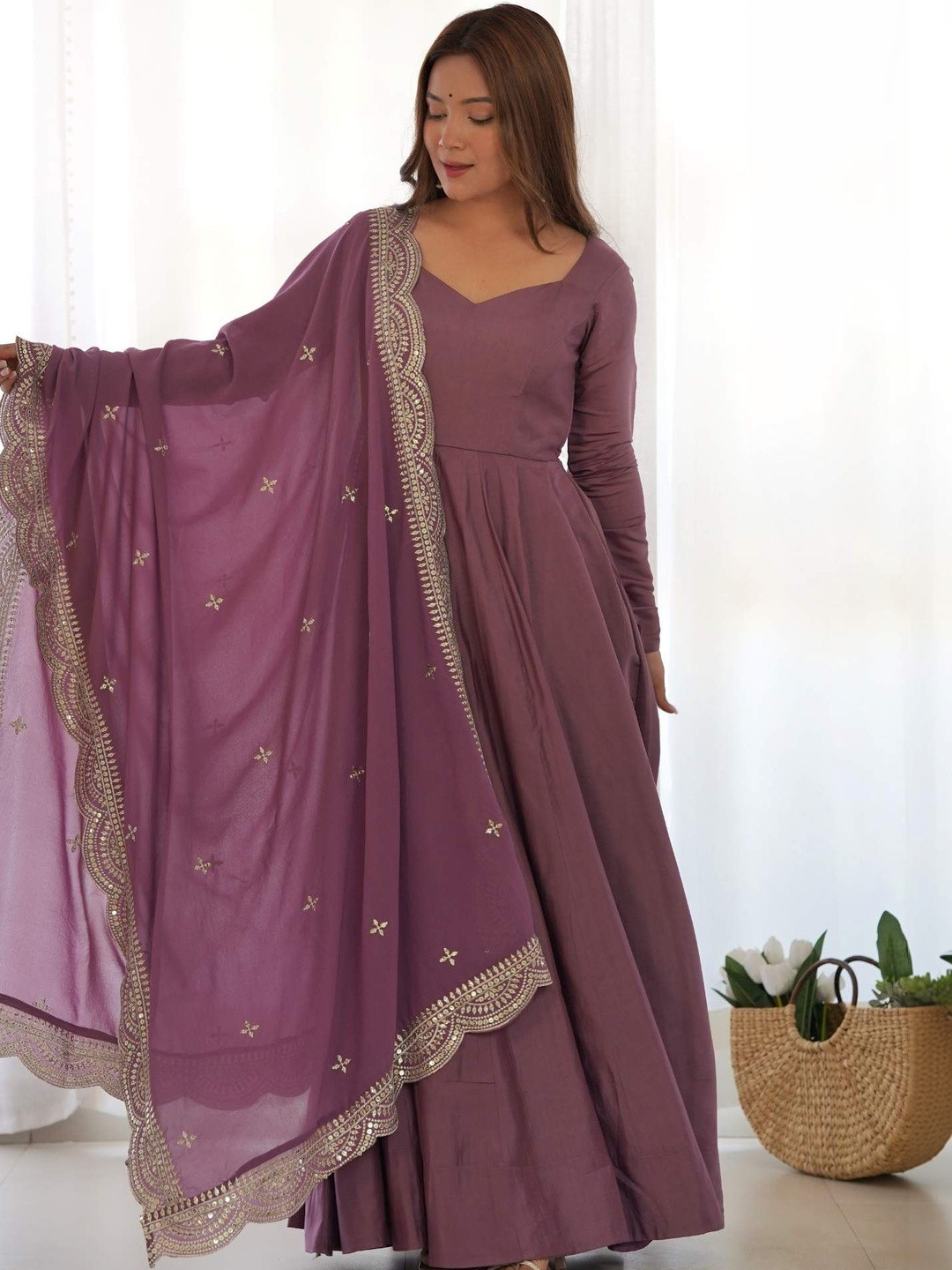 RITIRANG V-Neck Empire Gotta Patti Chanderi Silk Kurta With Trousers & Dupatta