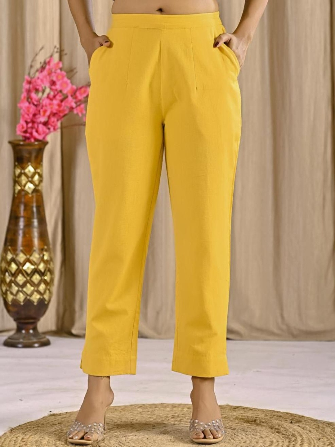 Suiti Women Relaxed Pleated Trousers