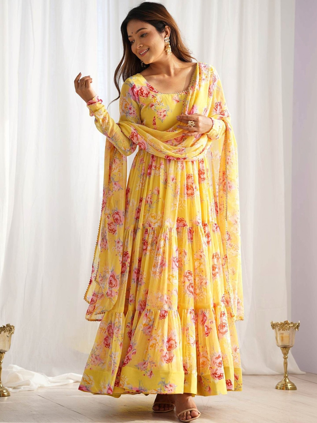RITIRANG Women Floral Printed Tiered Kurta with Palazzos & With Dupatta