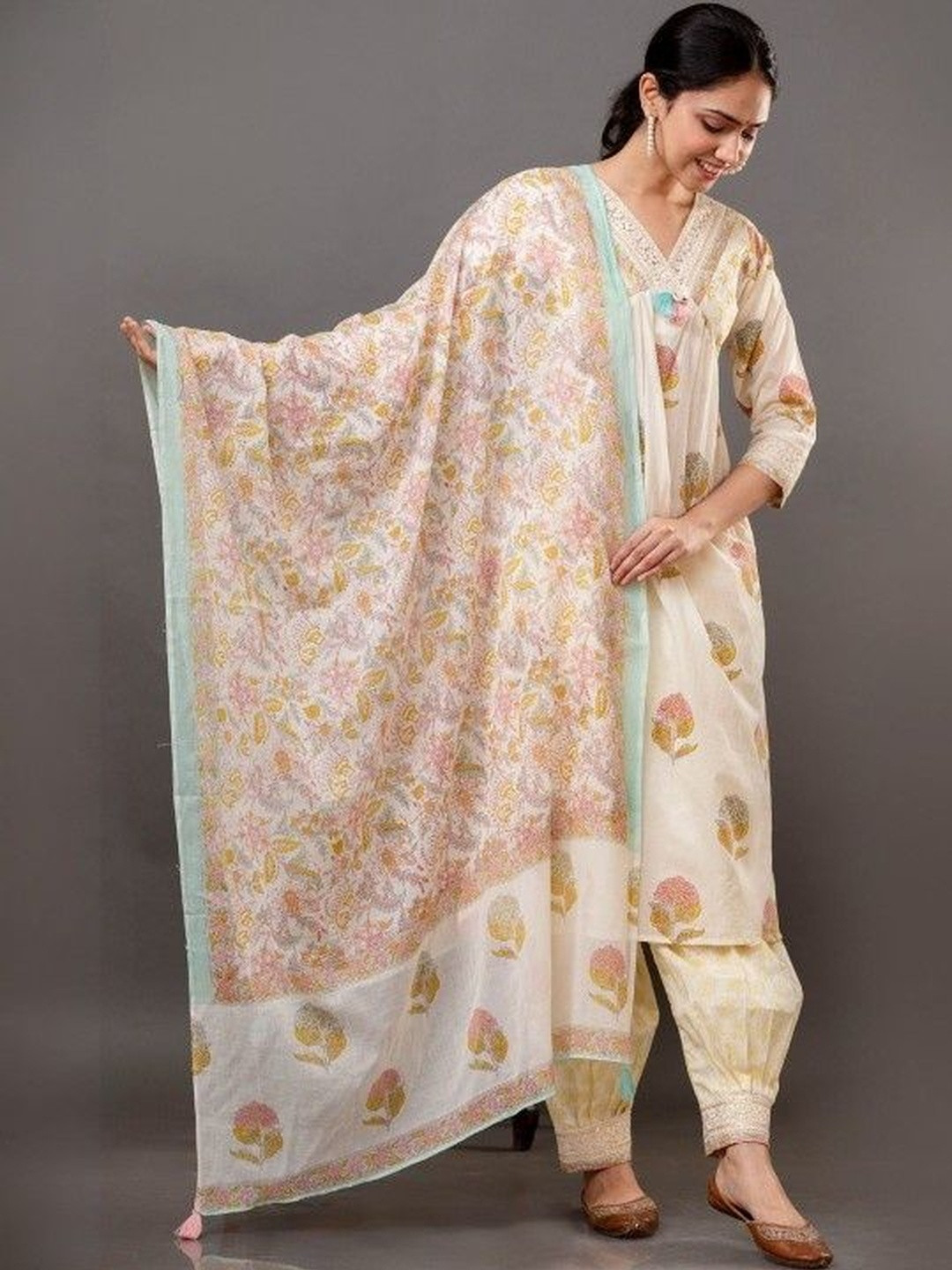 RAISHREE Women Floral Printed Regular Pure Cotton Kurta with Patiala & With Dupatta