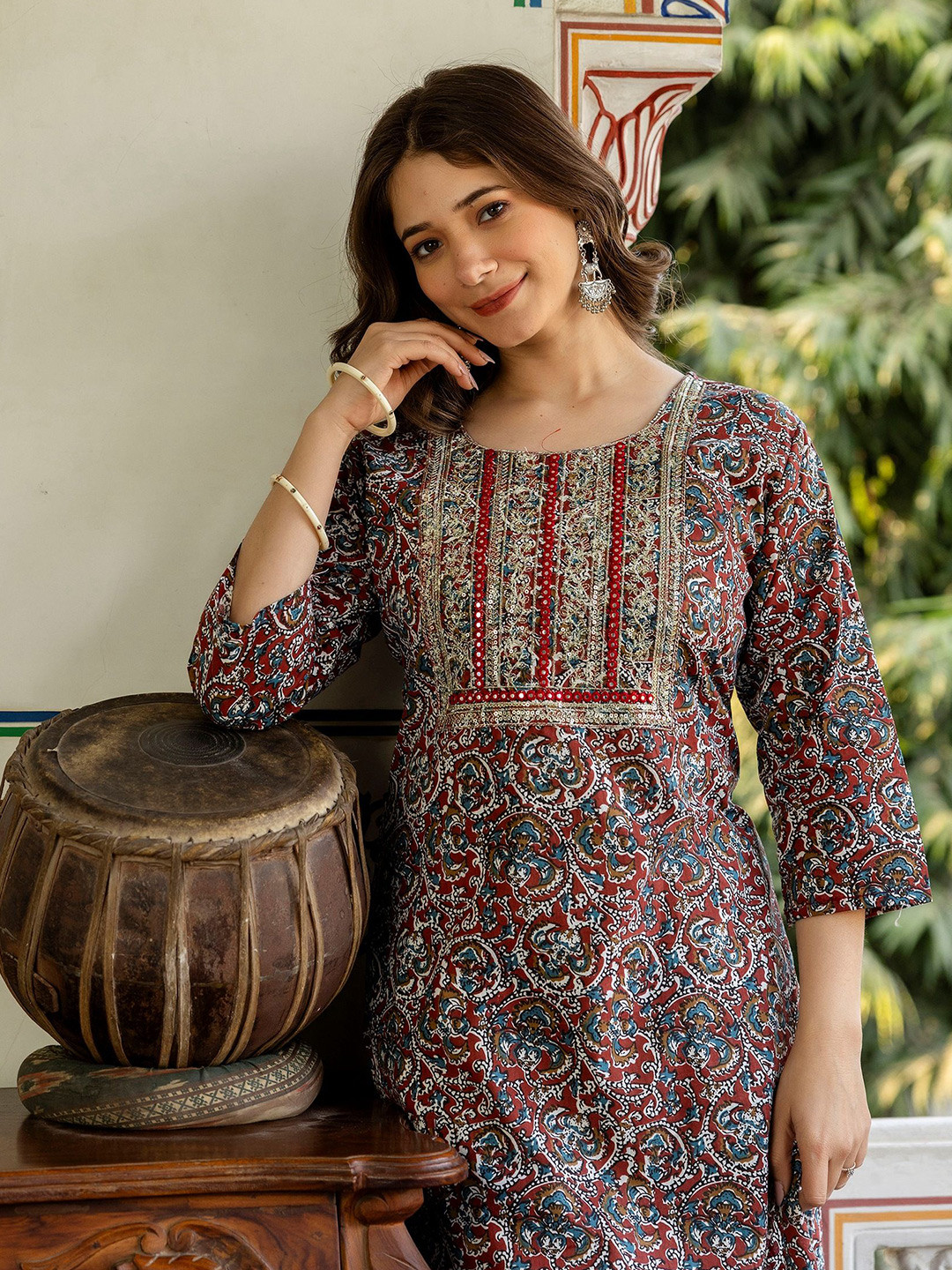 Pjyot by surhi Floral Embroidered Round Neck Thread Work Pure Cotton Staight Kurta