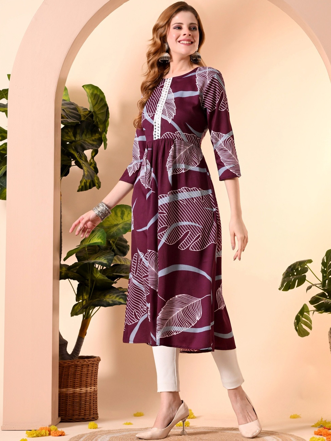 DIZON Women Floral Printed Thread Work Handloom Crepe Kurta