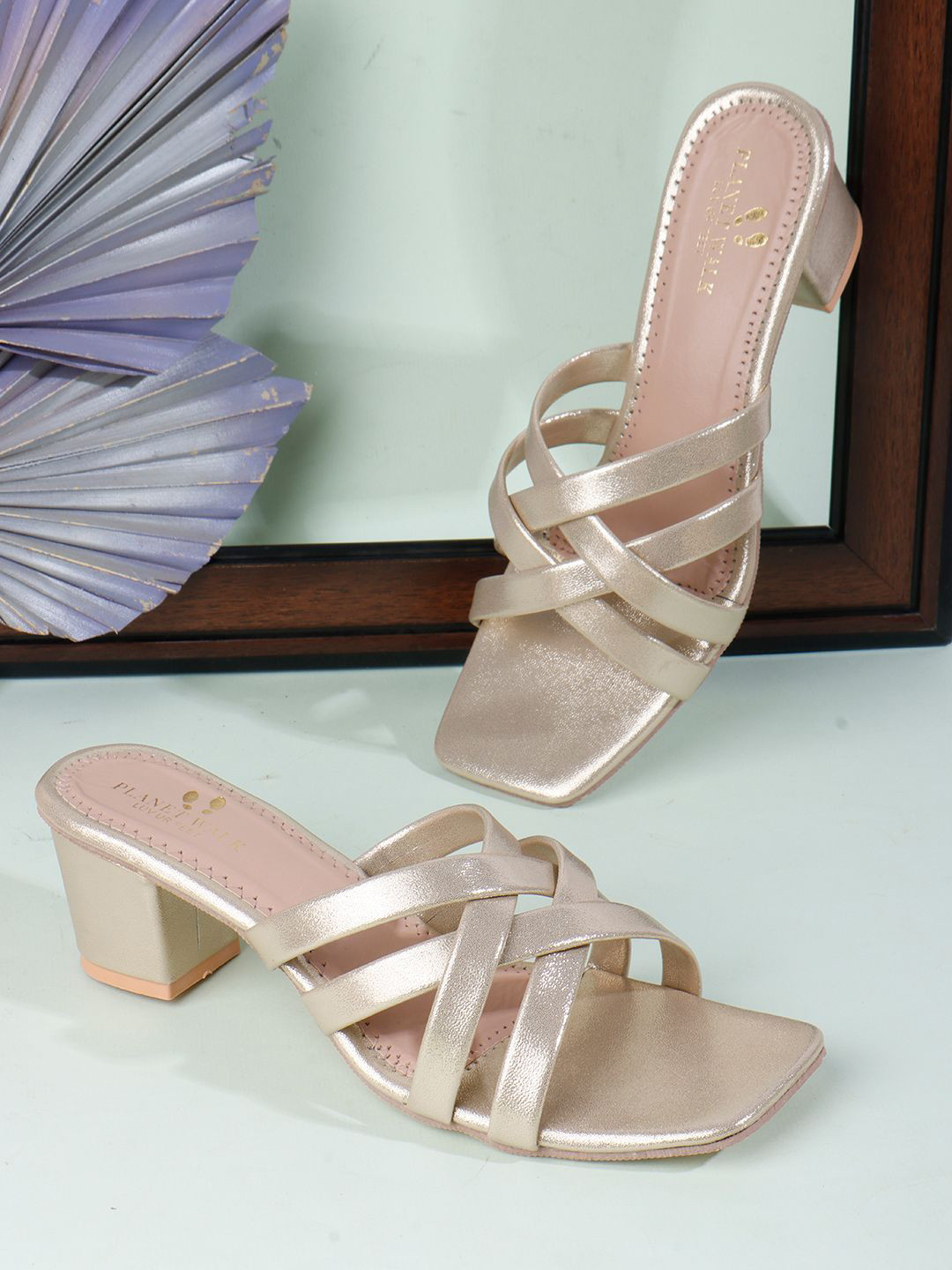 PLANET WALK CROSS PATTERN Strappy Block Sandals