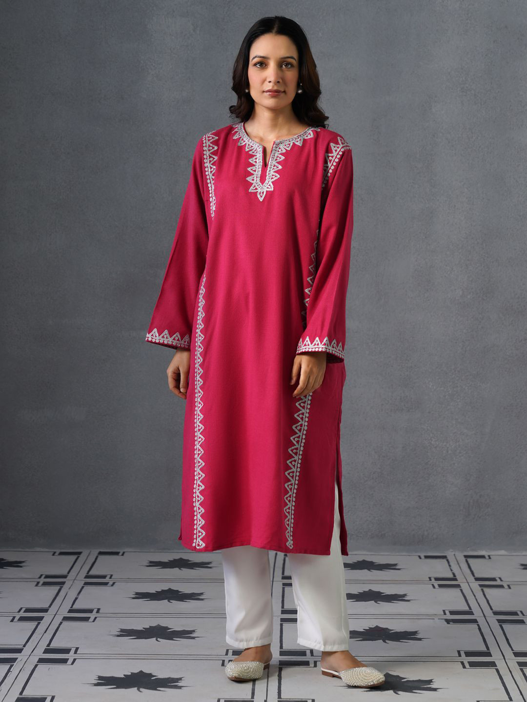 Kashmir Box Pink Geometric Embroidered Panelled Long Sleeves Zari Work Woollen Round Neck Kurta