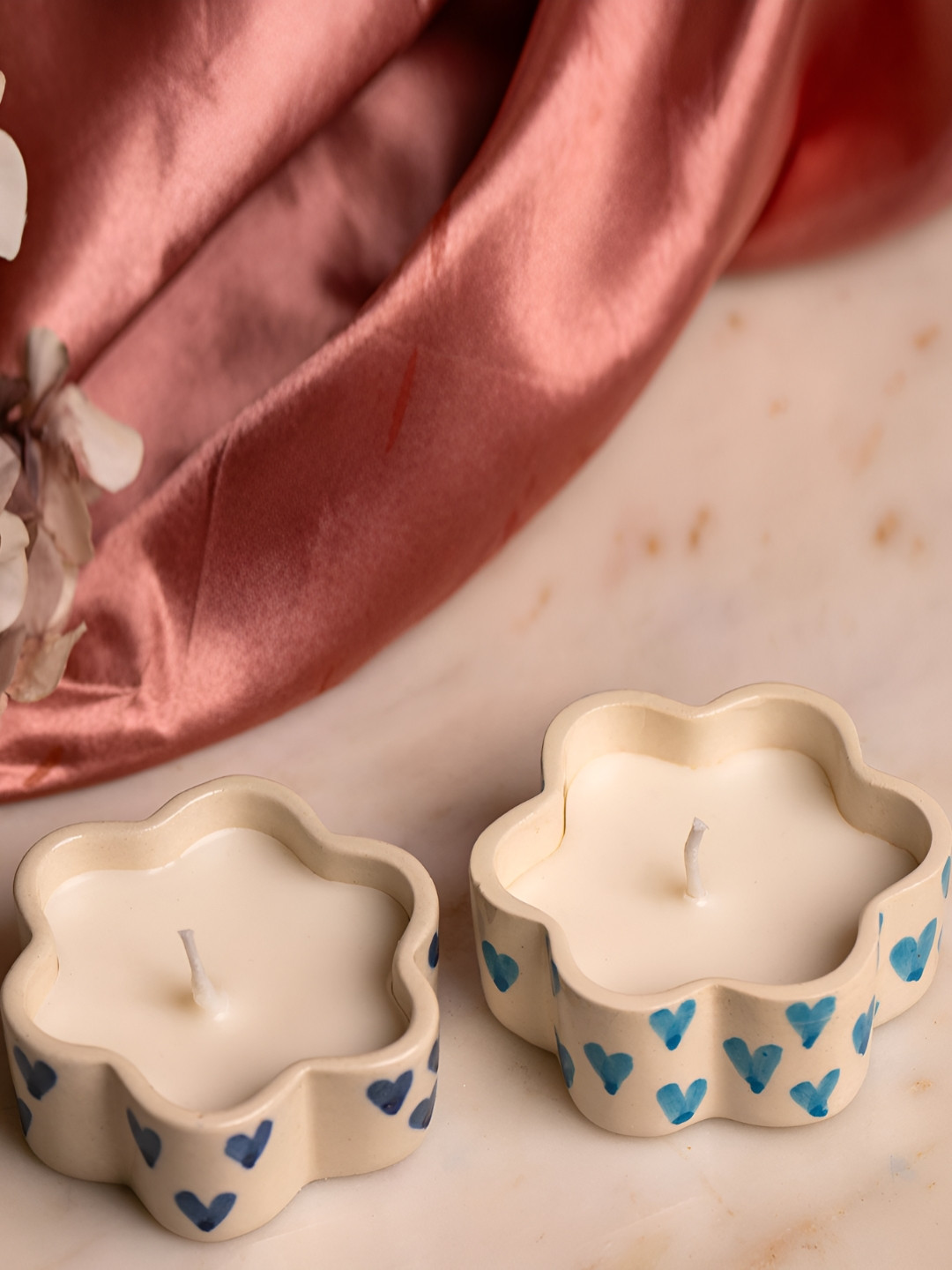 gabrunaari Blue & White 2 Pieces Flower Rich Active Breeze Scented Candles